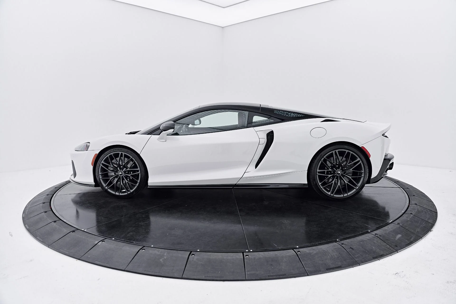 mph006_2150898077_Used_2025_Mc_Laren_GTS_1790357812_8fad906aa5