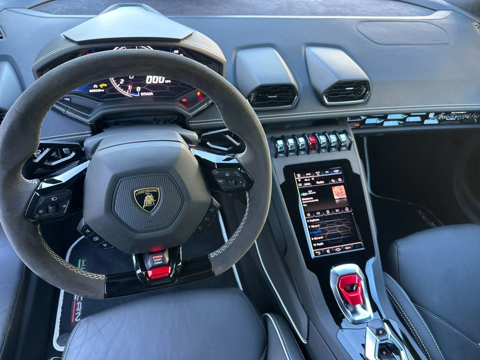 mph006_2154481359_Used_2020_Lamborghini_Huracan_EVO_1772634302_d1cb74a198