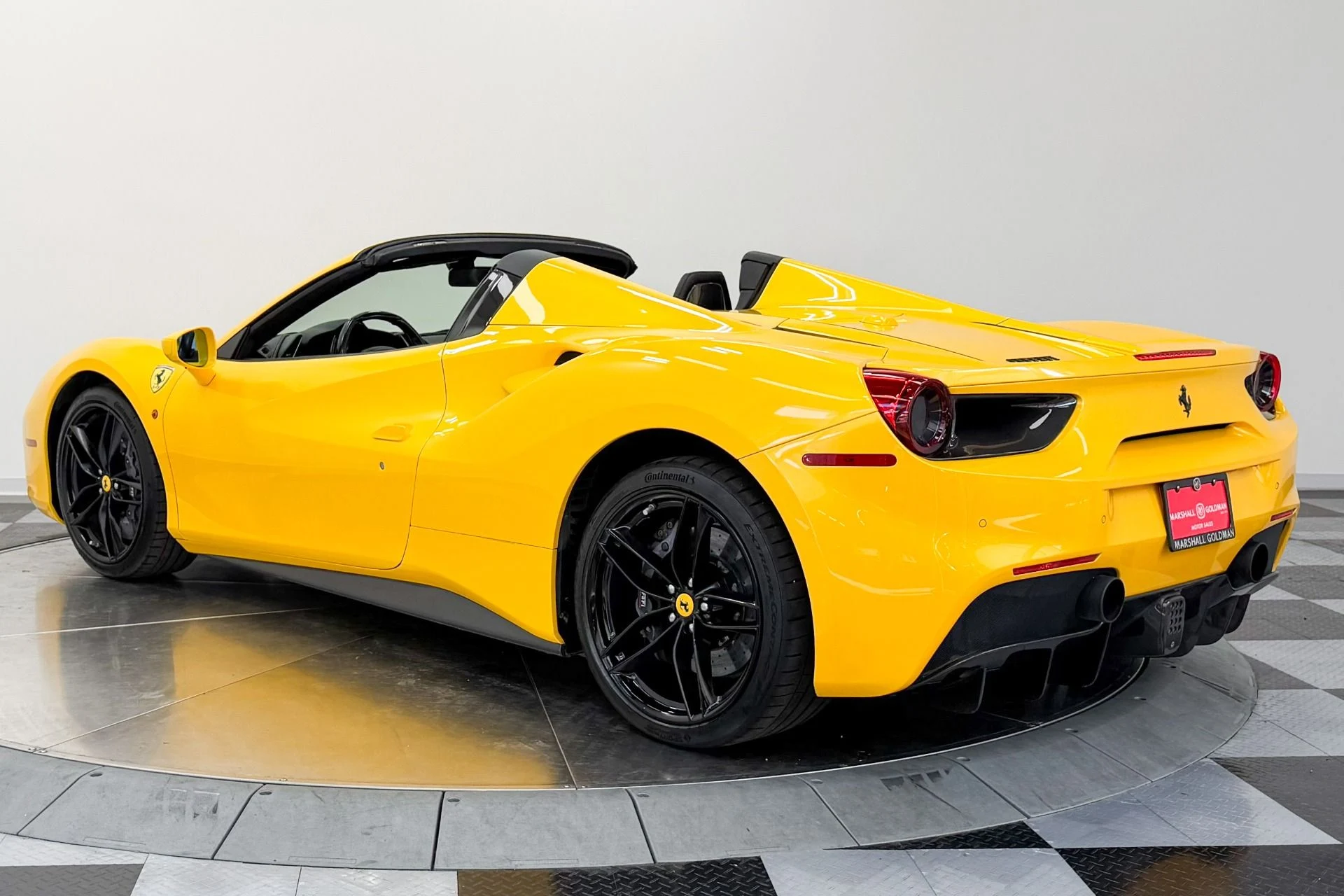 mph006_215584057_Used_2017_Ferrari_488_Spider_Carbon_Fiber_Racing_Seats_Extensive_Carbon_Fiber_1782928237_2cd2024e58