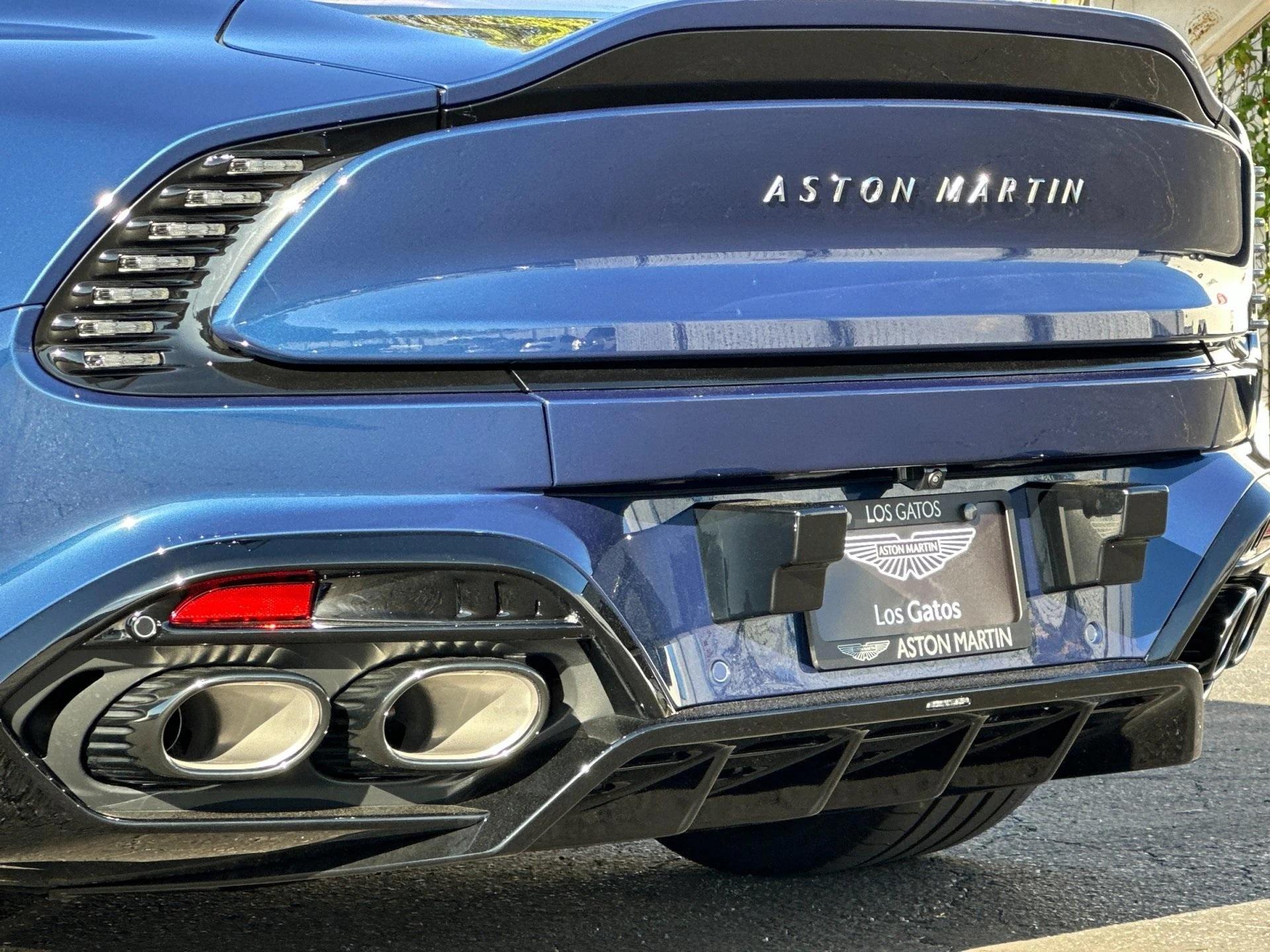 mph006_2160383849_New_2025_Aston_Martin_Vanquish_V12_1761314707_638213d185