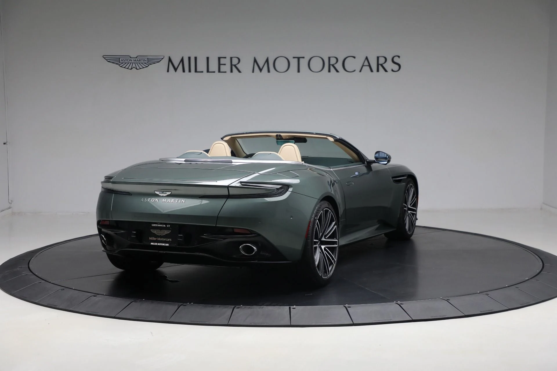 mph006_2160679459_New_2025_Aston_Martin_DB_12_Volante_e864047ae1