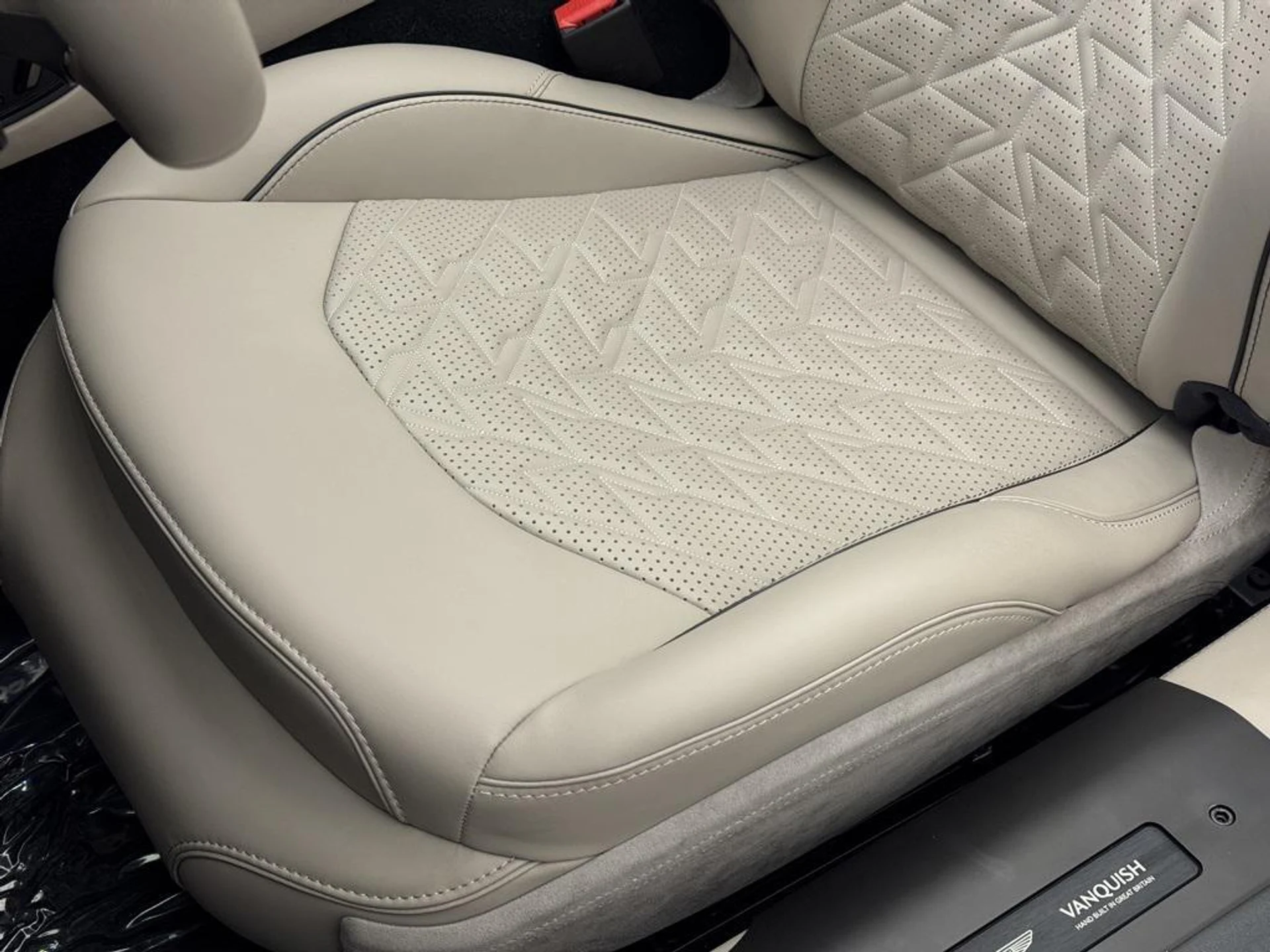 mph006_2170285974_P_De_I1e_QEP_Oj_Tiyyw7p25q_FY_Eemo_a805b24eb5