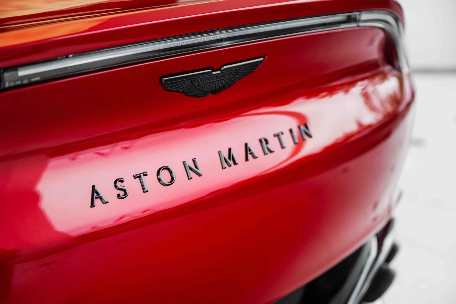 mph006_2179042516_Used_2023_Aston_Martin_DBX_707_1697843884_80a2261a0d