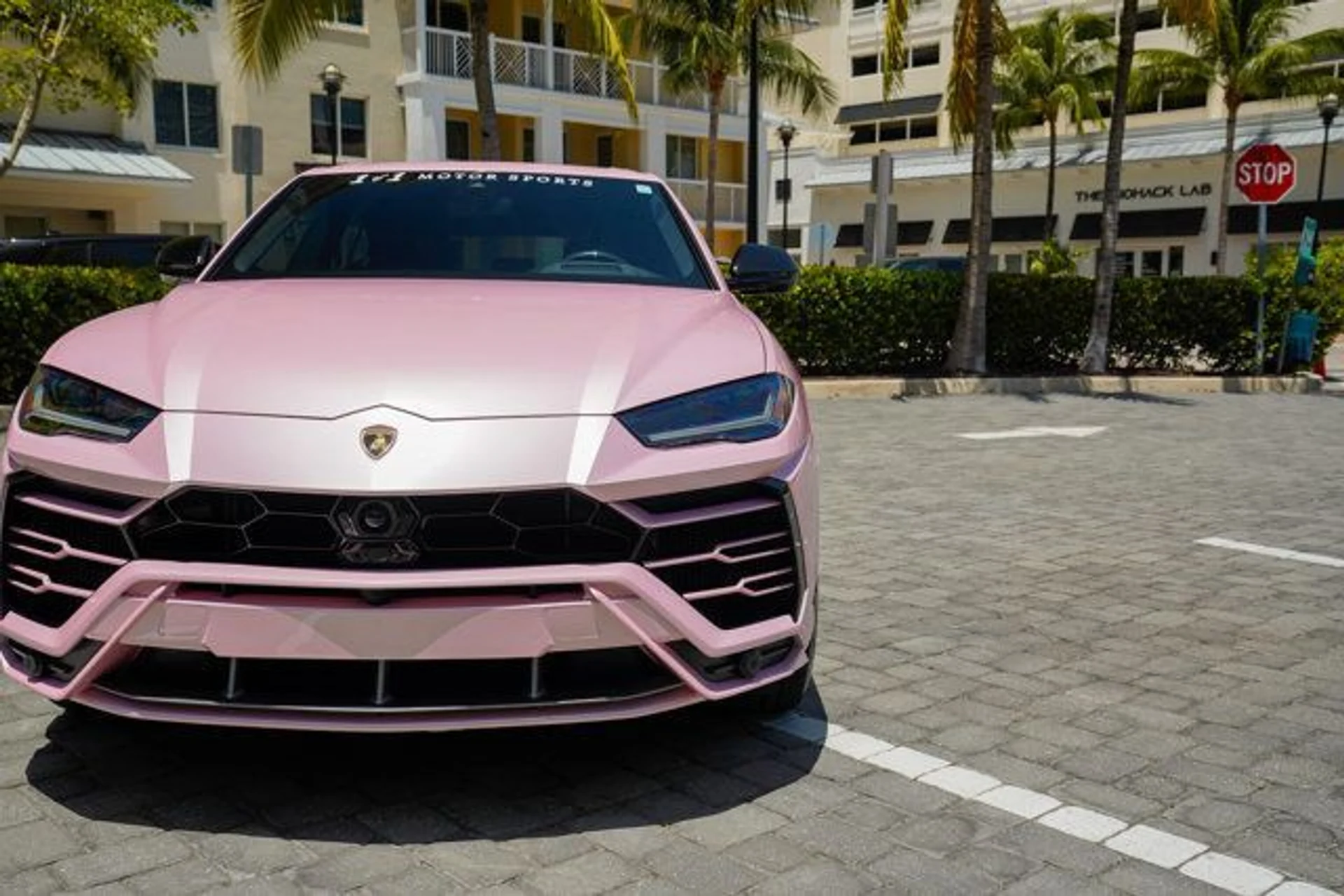 mph006_2181662962_used_2021_lamborghini_urus_awd_14354_22713615_7_640_7ea7f40a1a