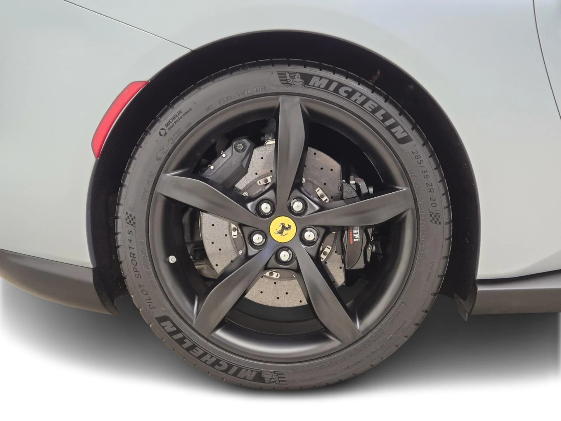 mph006_2182660472_Used_2022_Ferrari_Portofino_1768891469_85b02aa7ef