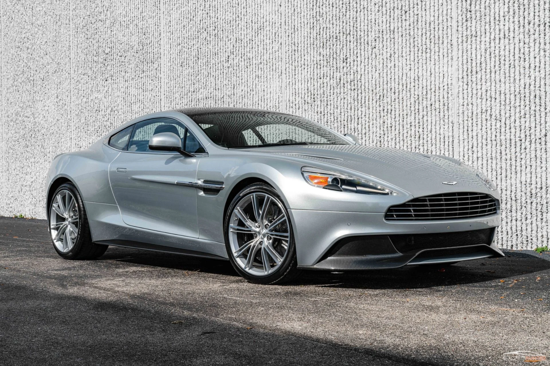 mph006_2186995672_Used_2014_Aston_Martin_Vanquish_Iconic_Skyfall_Silver_w_One77_Steering_Wheel_Carbon_Roof_1721934406_75924e9bcc