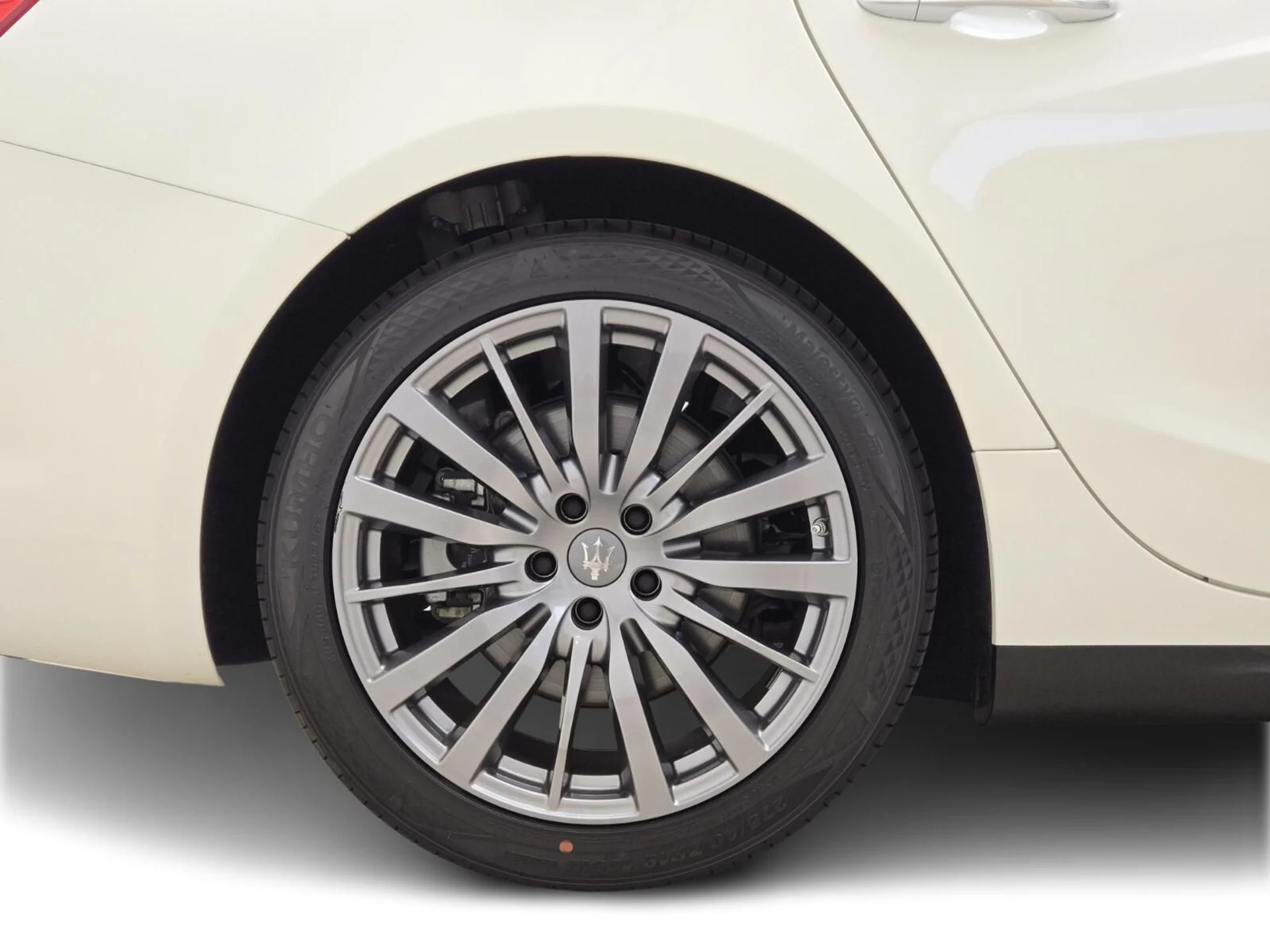 mph006_2194168910_Used_2018_Maserati_Ghibli_1763108803_9d913f87e4