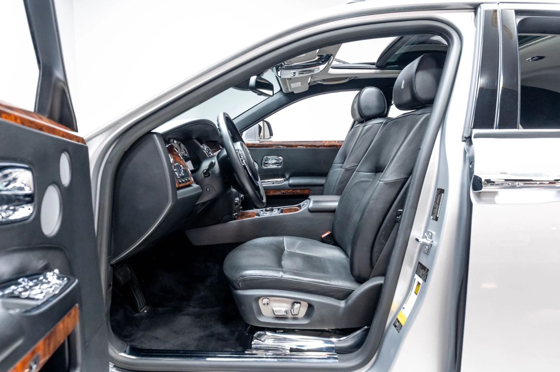 mph006_2194222948_Used_2012_Rolls_Royce_Ghost_1778014944_62ed159394