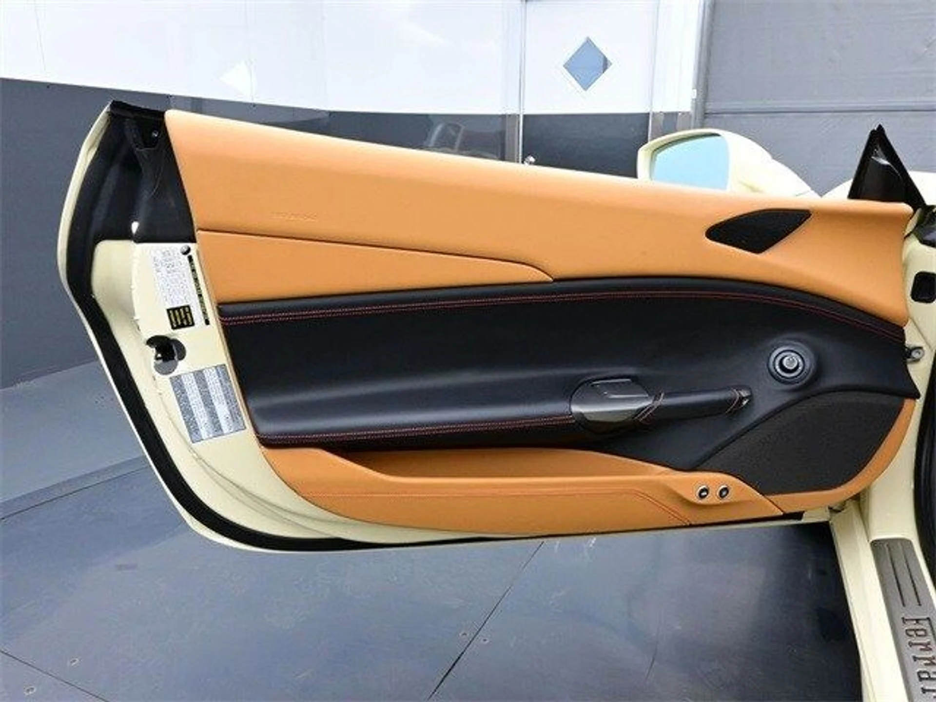 mph006_2197131550_ae4b154fee674738bd3d41d7499f00fcx_1eddc34e41