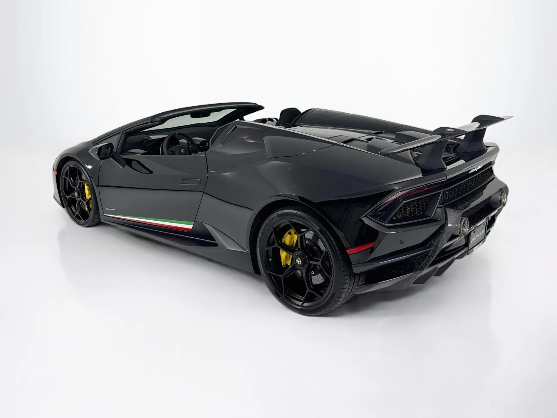 mph006_2198713279_Used_2019_Lamborghini_Huracan_Performante_Spyder_1793134339_148d973502