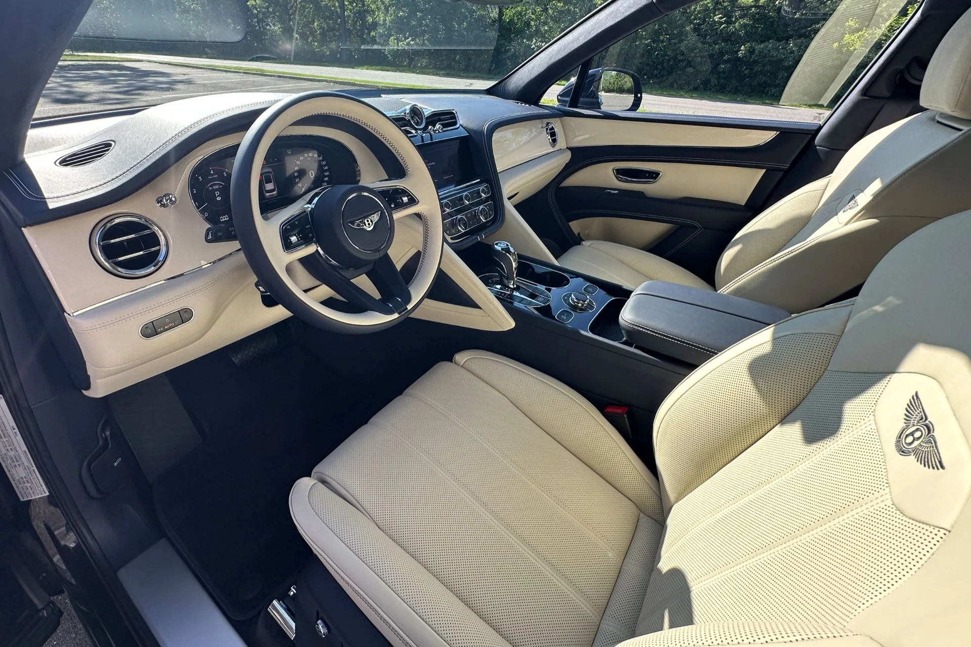 mph006_2200870199_New_2026_Bentley_Bentayga_V8_1783695010_63ac550a53