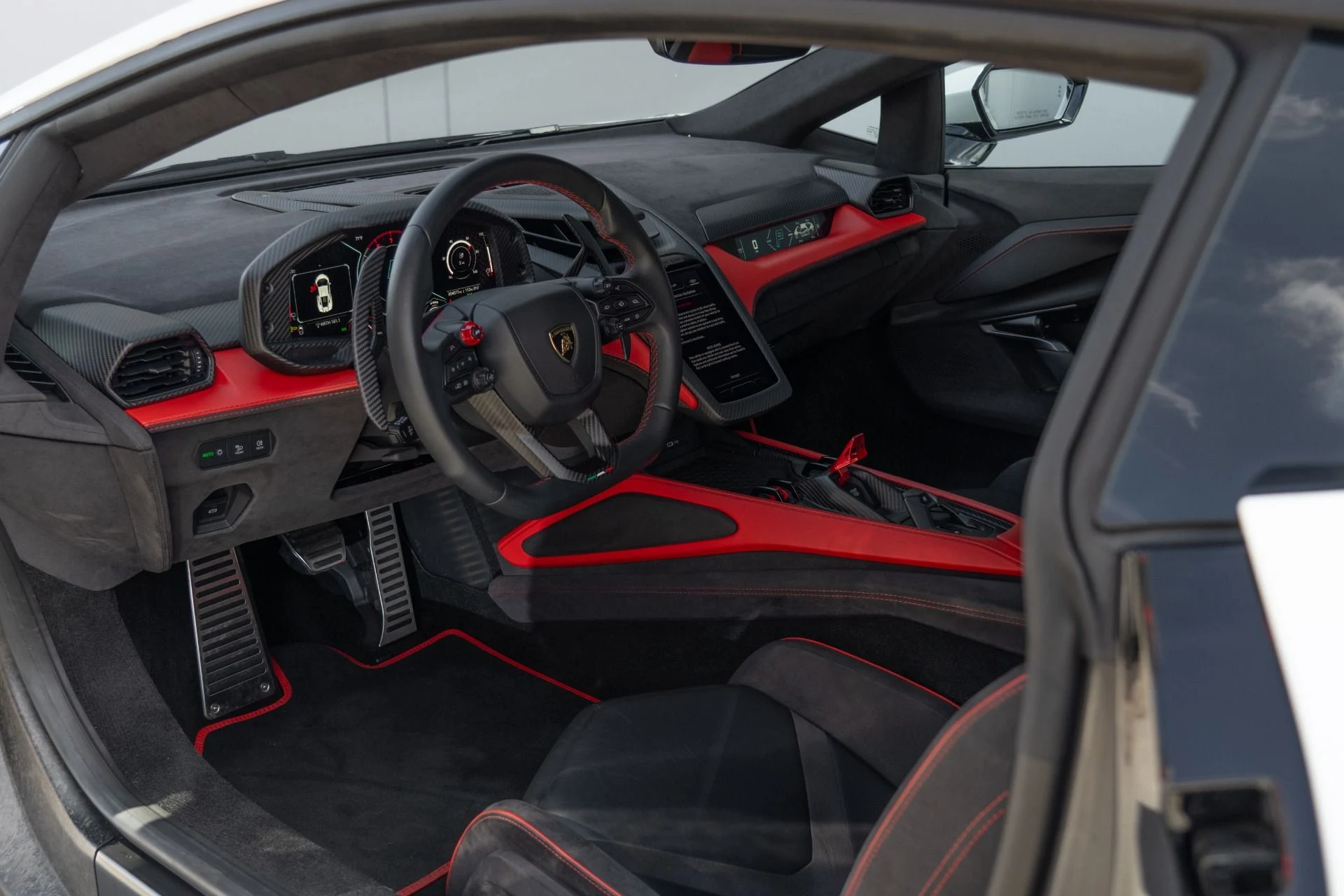 mph006_2204928746_Used_2024_Lamborghini_Revuelto_1759355869_76d8a7c13b