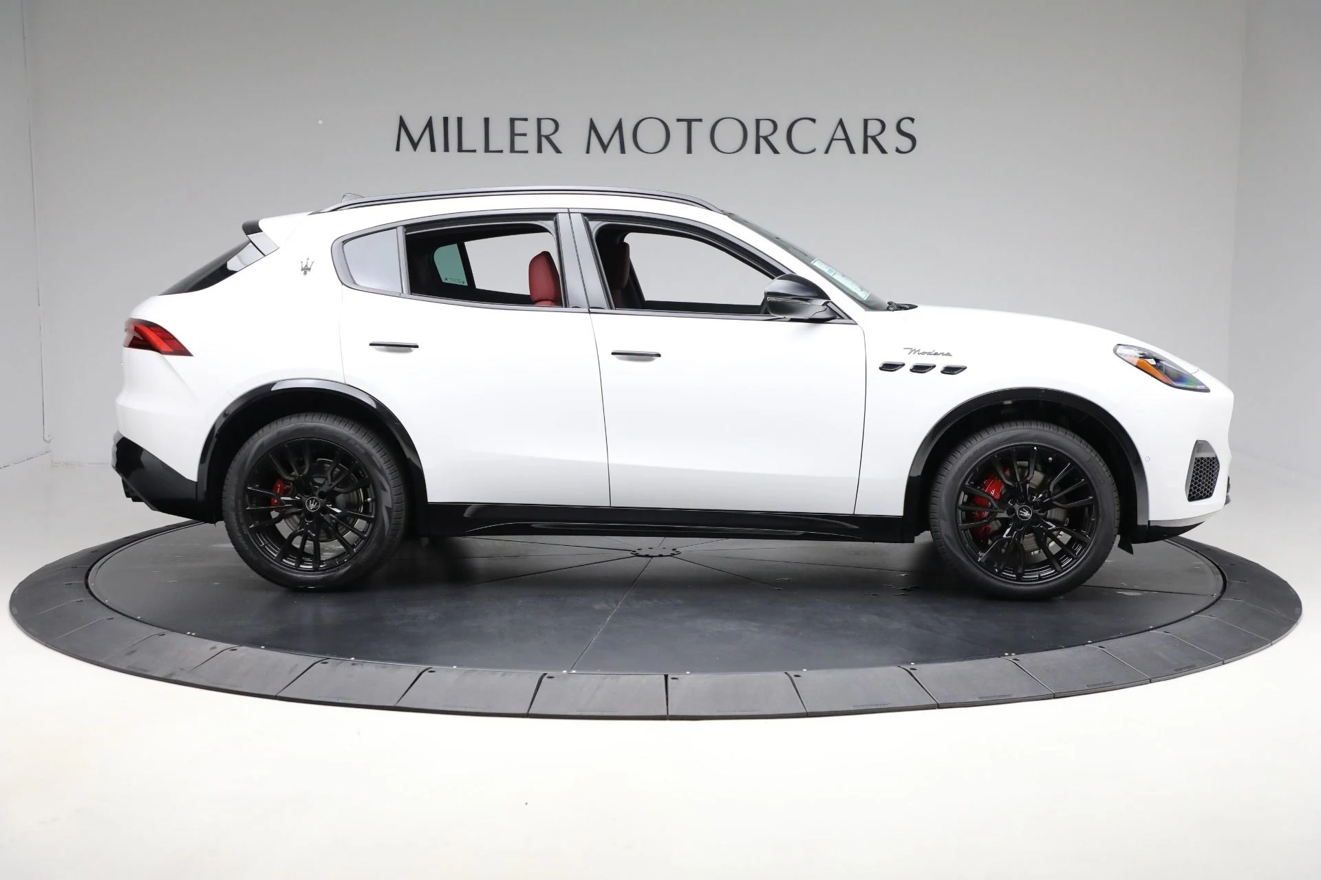 mph006_2229435576_New_2025_Maserati_Grecale_Modena_38aa59c19b