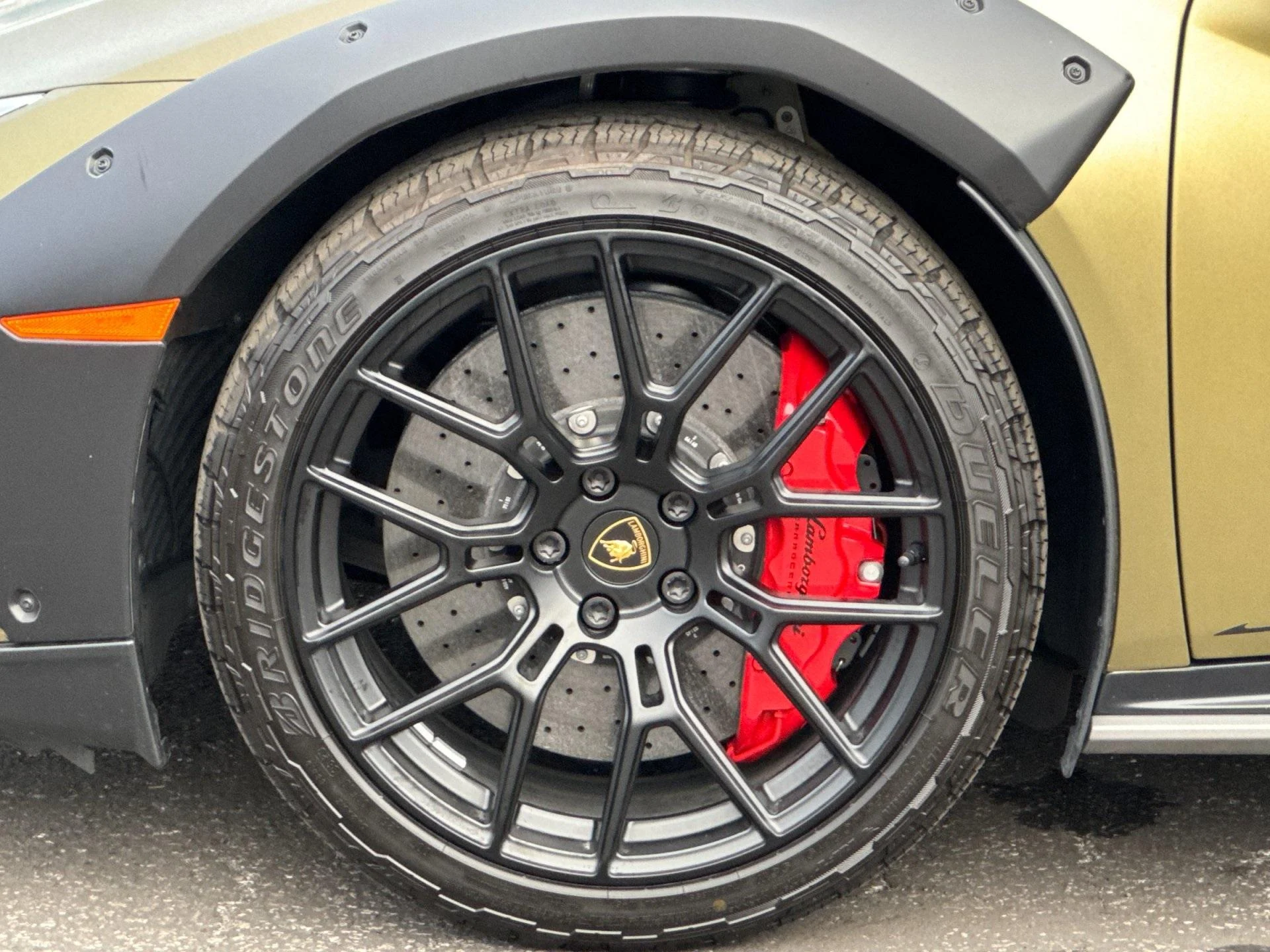 mph006_2235735091_Used_2024_Lamborghini_Huracan_Sterrato_Selezione_CPO_1769008631_a8d6599e9b