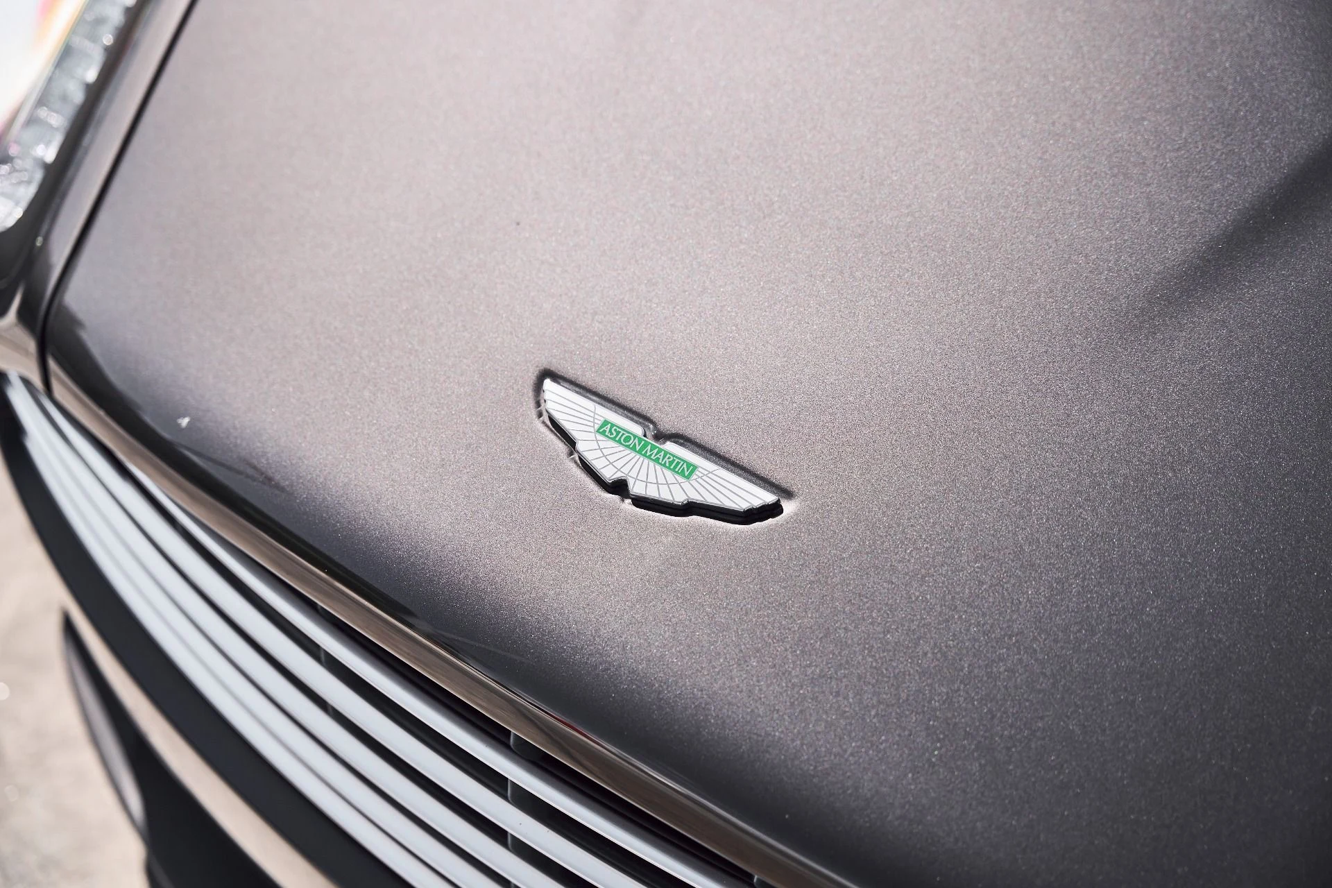 mph006_2239845173_Used_2014_Aston_Martin_DB_9_Base_1780969004_4dda54a047