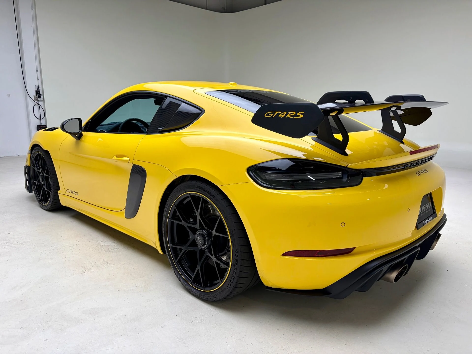 mph006_2243414719_Used_2023_Porsche_718_Cayman_GT_4_RS_1777938796_089a46a486