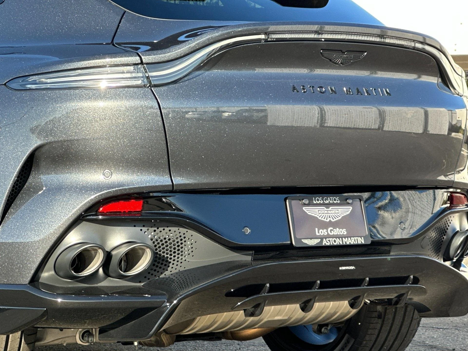mph006_2243574073_New_2026_Aston_Martin_DBX_1761314820_d463870c22