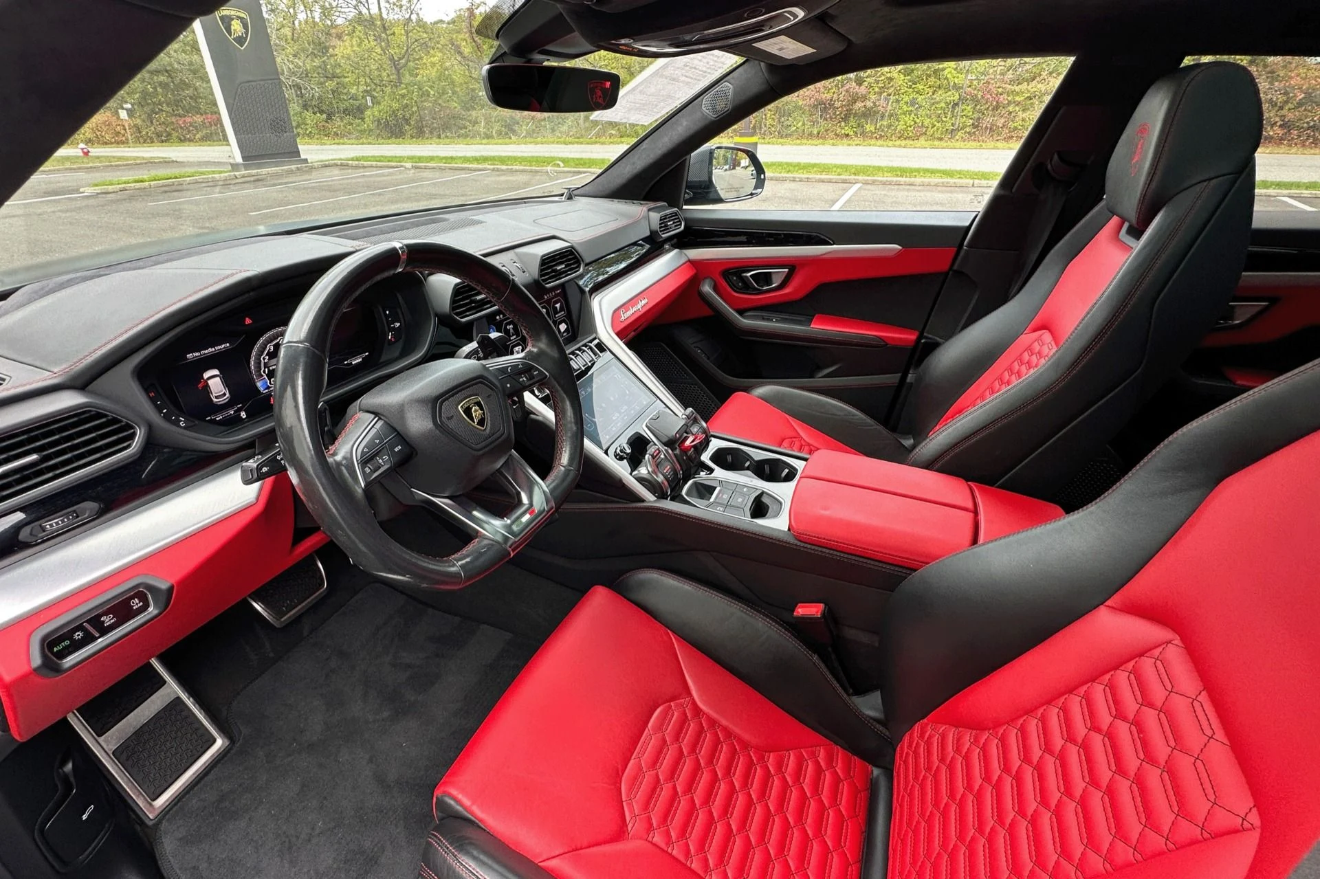 mph006_2247222684_Used_2019_Lamborghini_Urus_1760609107_057e3487d9