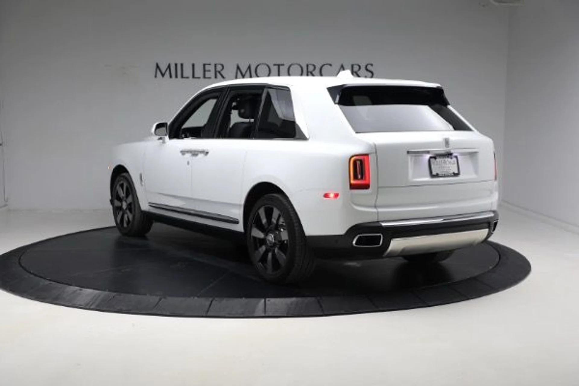 mph006_2250427993_Used_2022_Rolls_Royce_Cullinan_88d575afd5