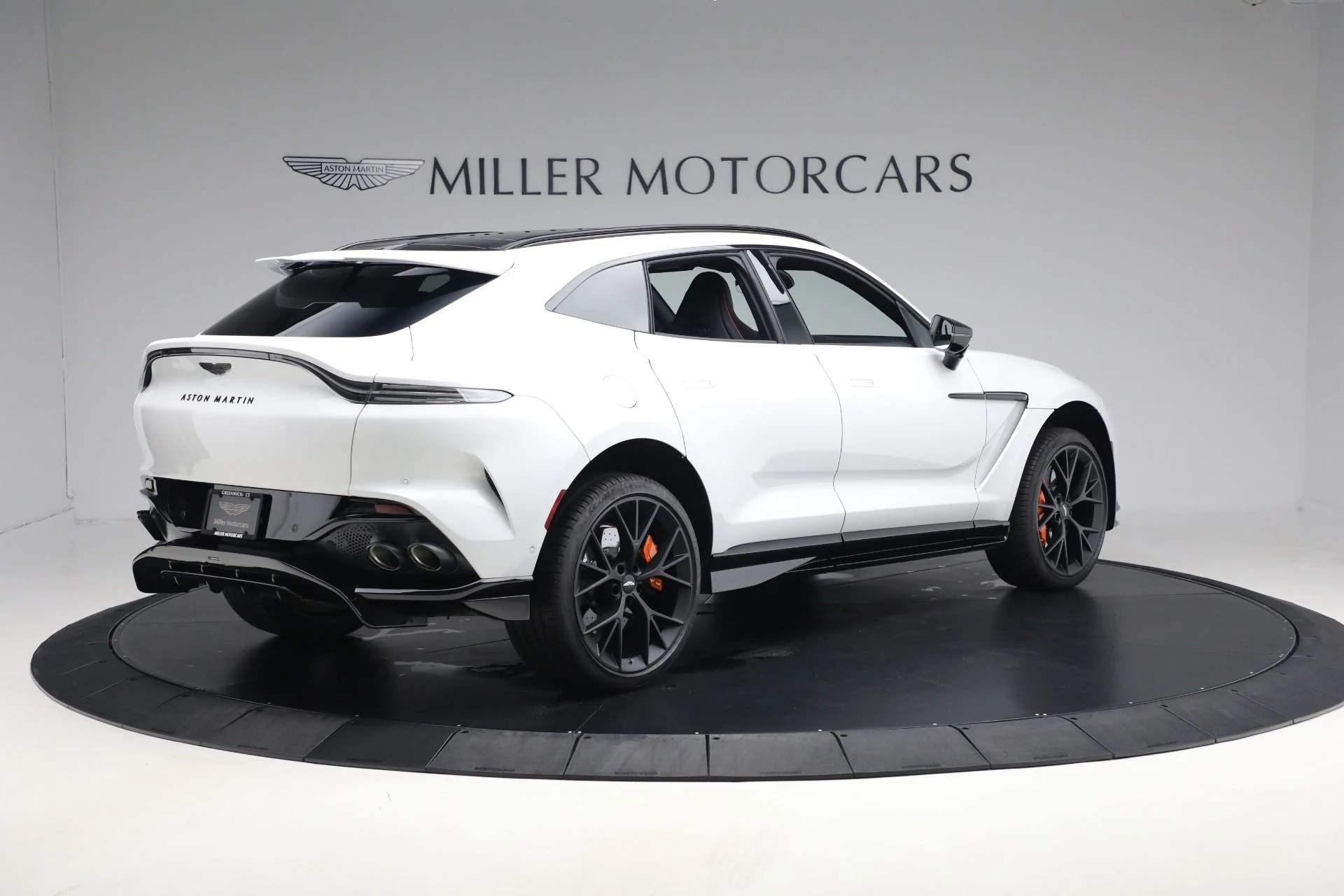 mph006_2254391571_New_2025_Aston_Martin_DBX_707_707_46ec2ddd8c