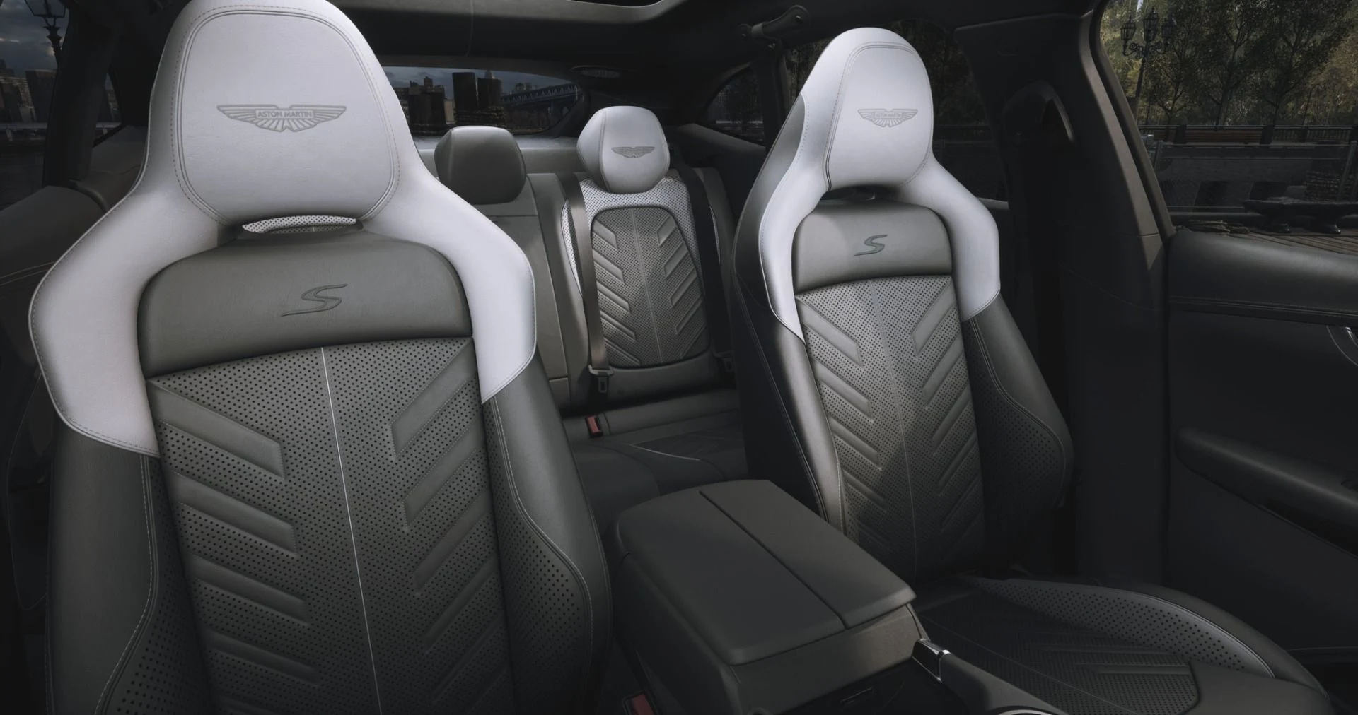 mph006_225538992_New_2026_Aston_Martin_DBX_S_IN_TRANSIT_12af7033e8