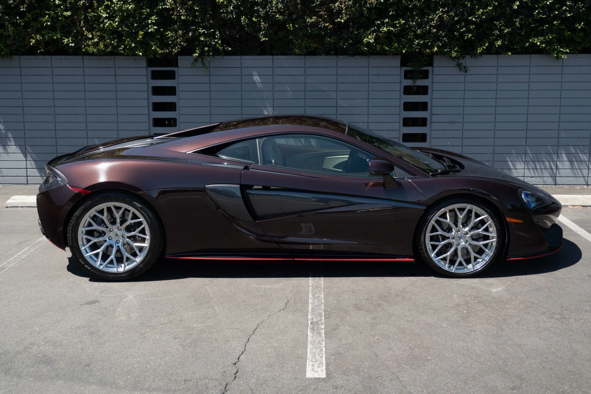 mph006_2260745521_Used_2016_Mc_Laren_570_S_1757091575_a40fb4c4cb