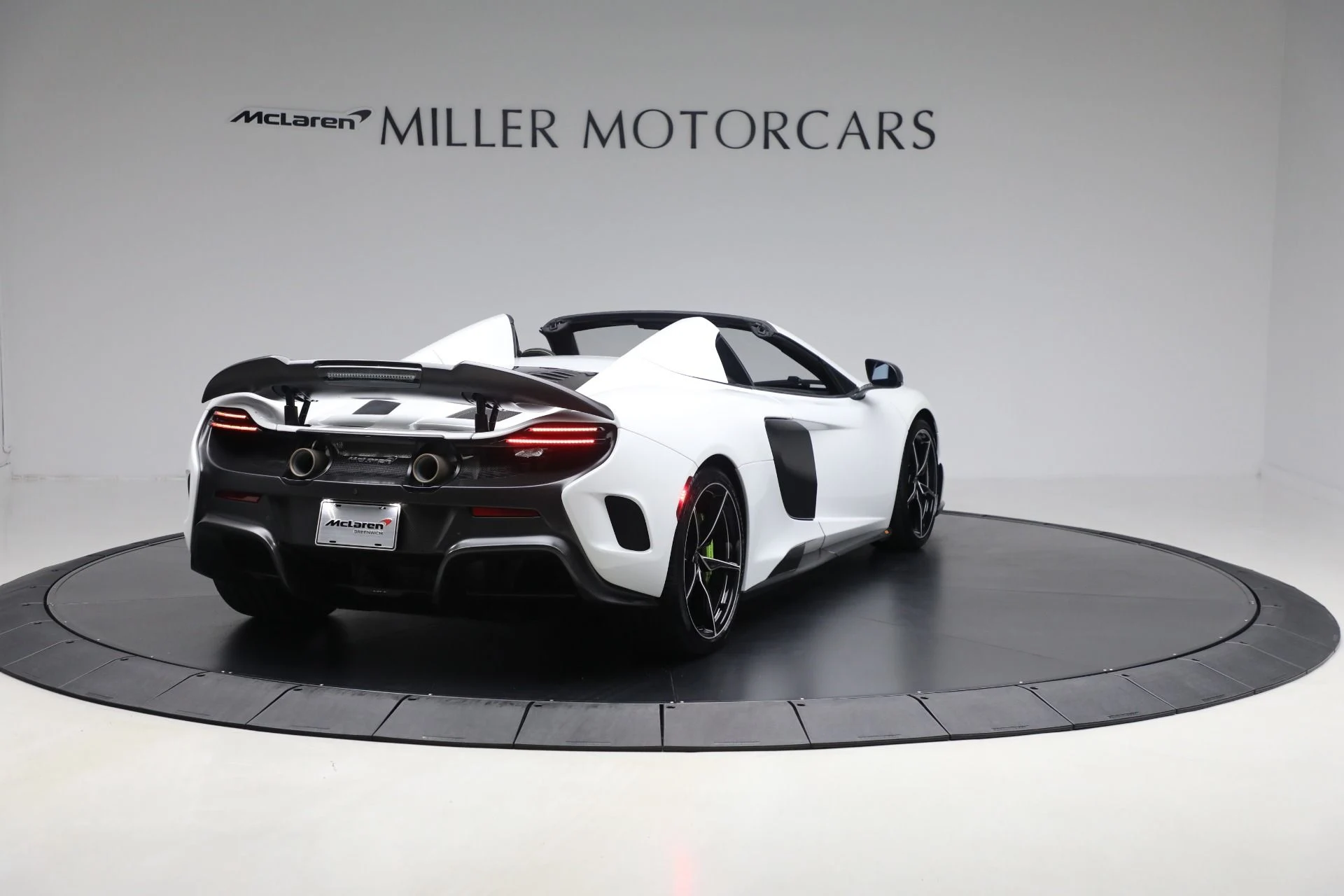 mph006_2263257151_Used_2016_Mc_Laren_675_LT_Spider_76af836817