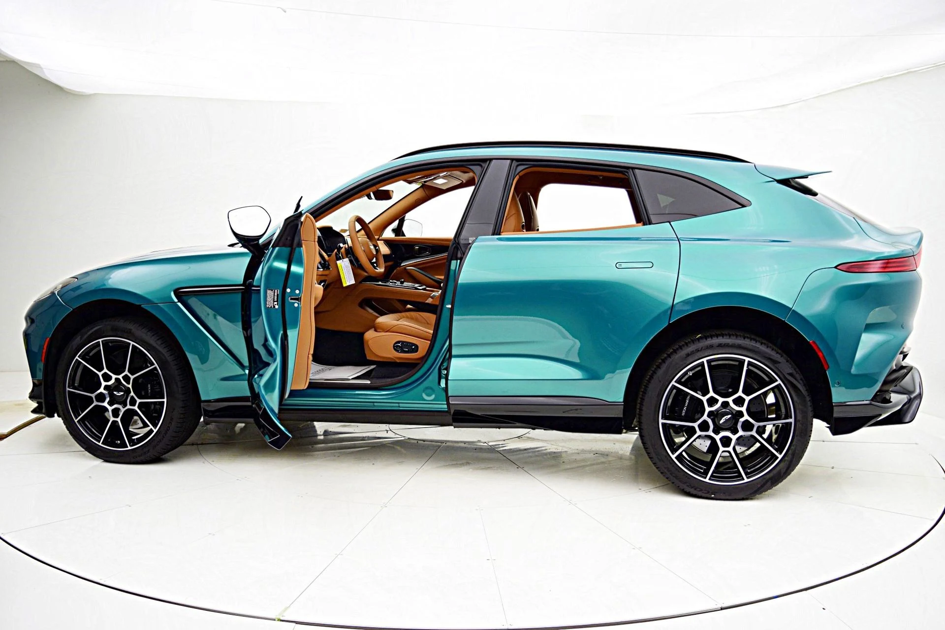 mph006_2277063011_New_2025_Aston_Martin_DBX_707_7219574006
