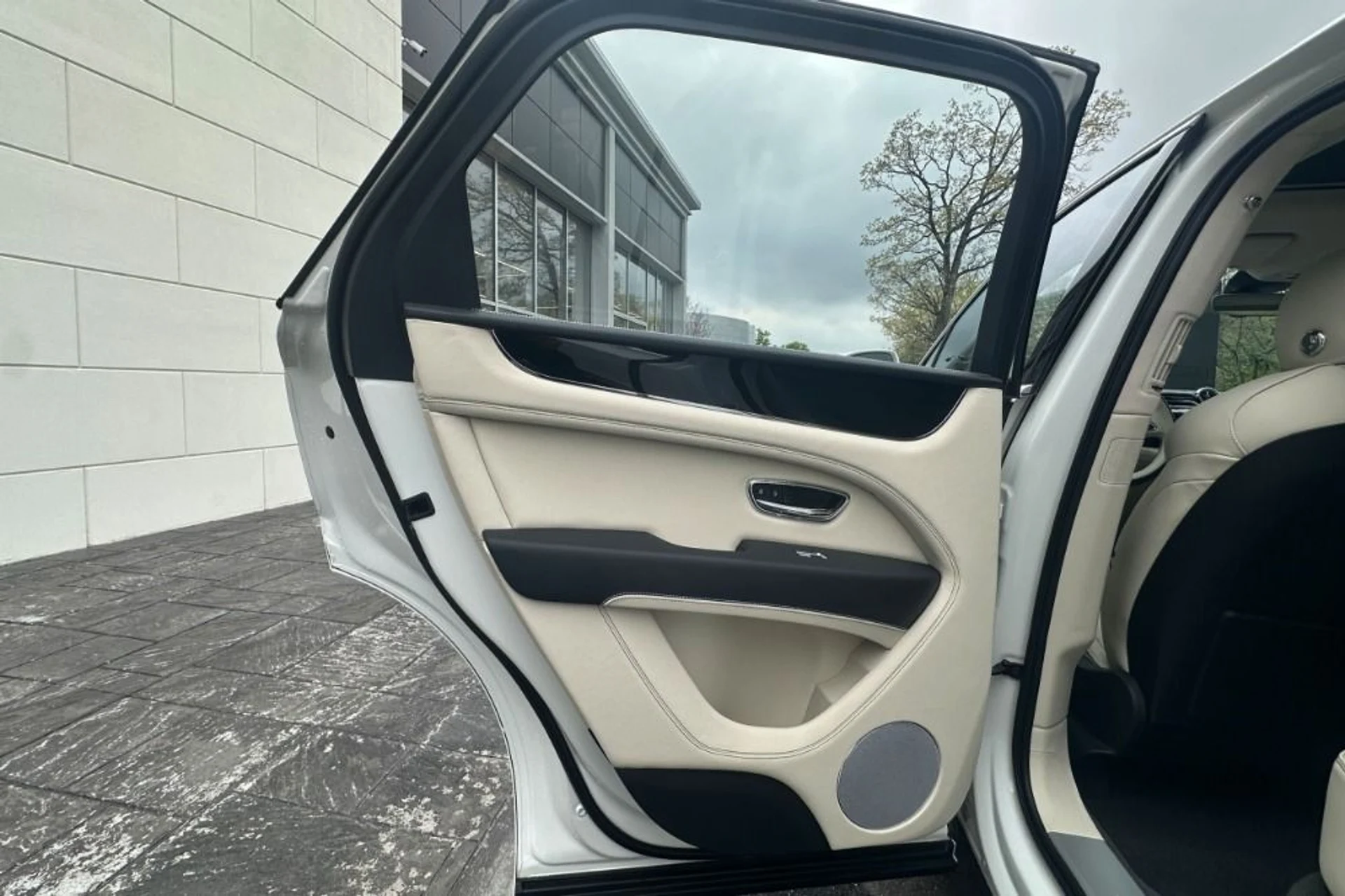 mph006_228009460_New_2026_Bentley_Bentayga_1777900453_c9585ebea9