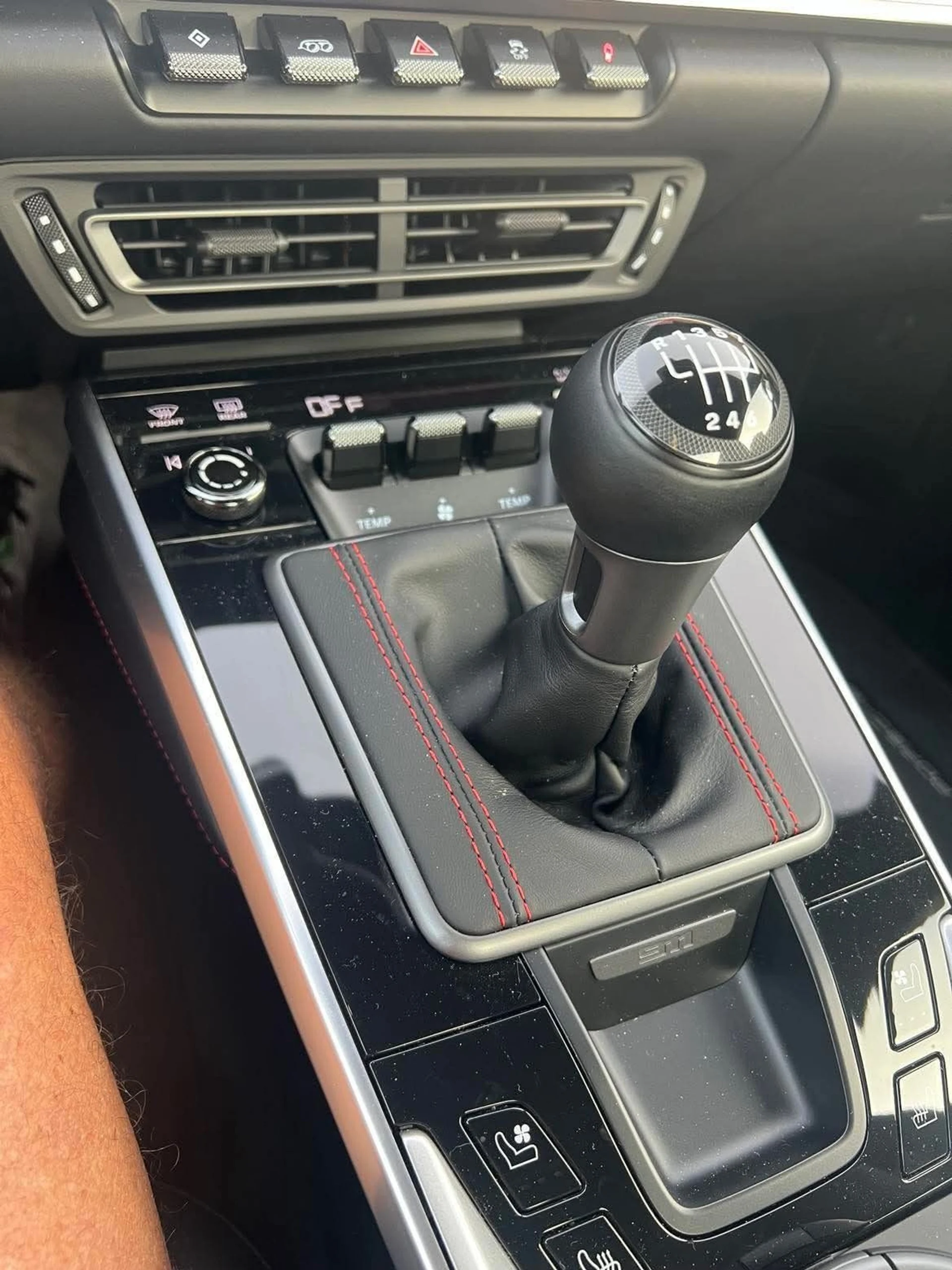 mph006_2285390665_Used_2024_Porsche_911_Carrera_S_Manual_1738007466_91156dc083