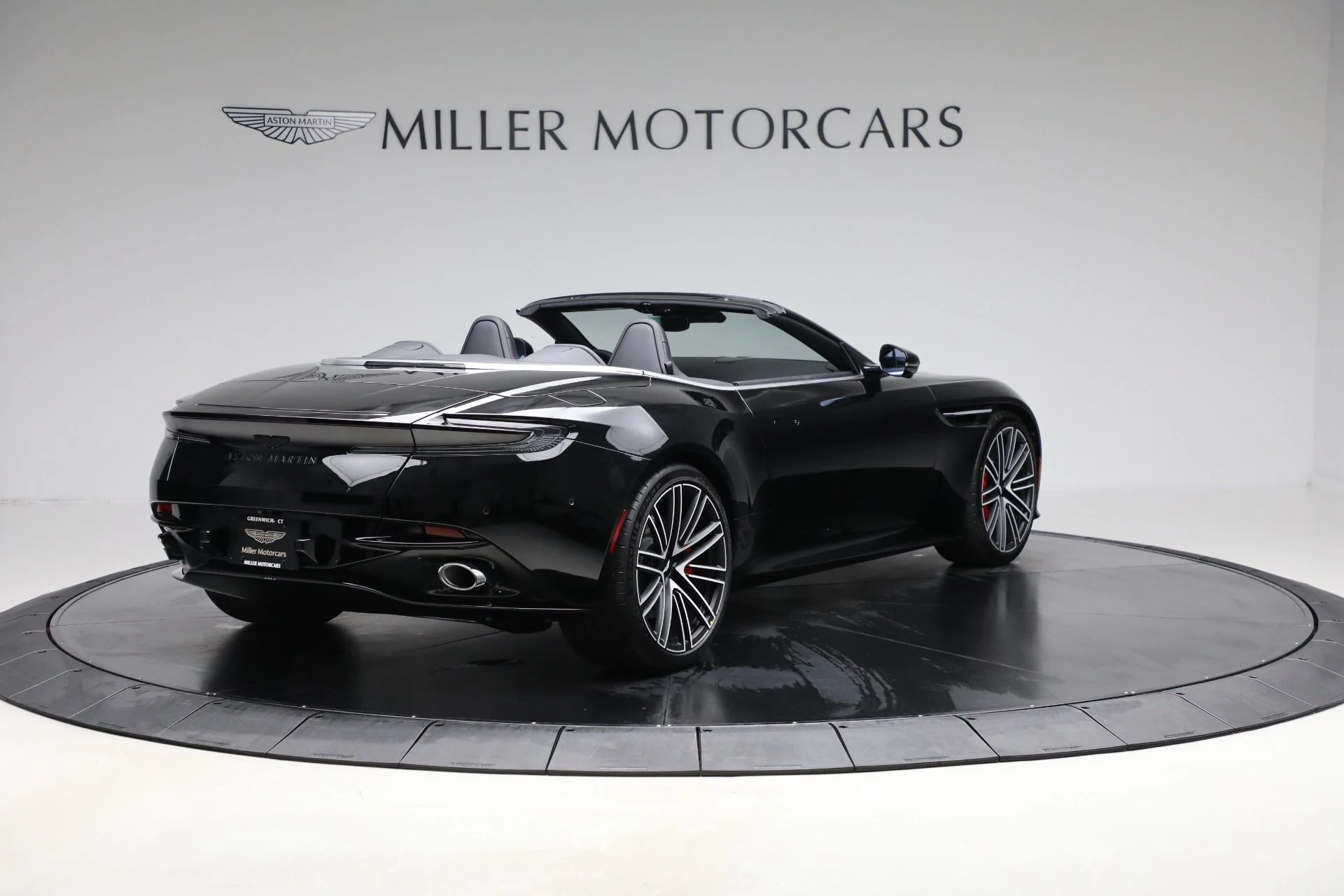 mph006_2286288445_New_2025_Aston_Martin_DB_12_Volante_bb799b19ce