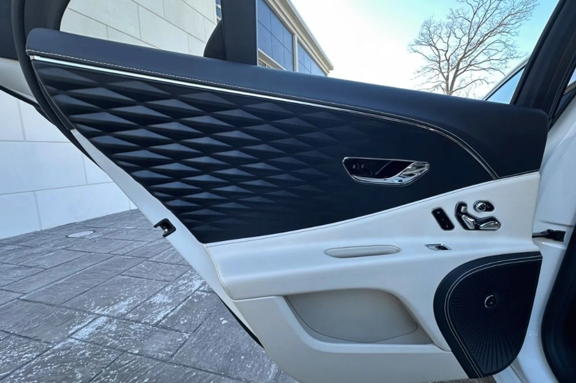 mph006_2290797308_Used_2021_Bentley_Flying_Spur_V8_Base_1770376346_3d8e6259c9