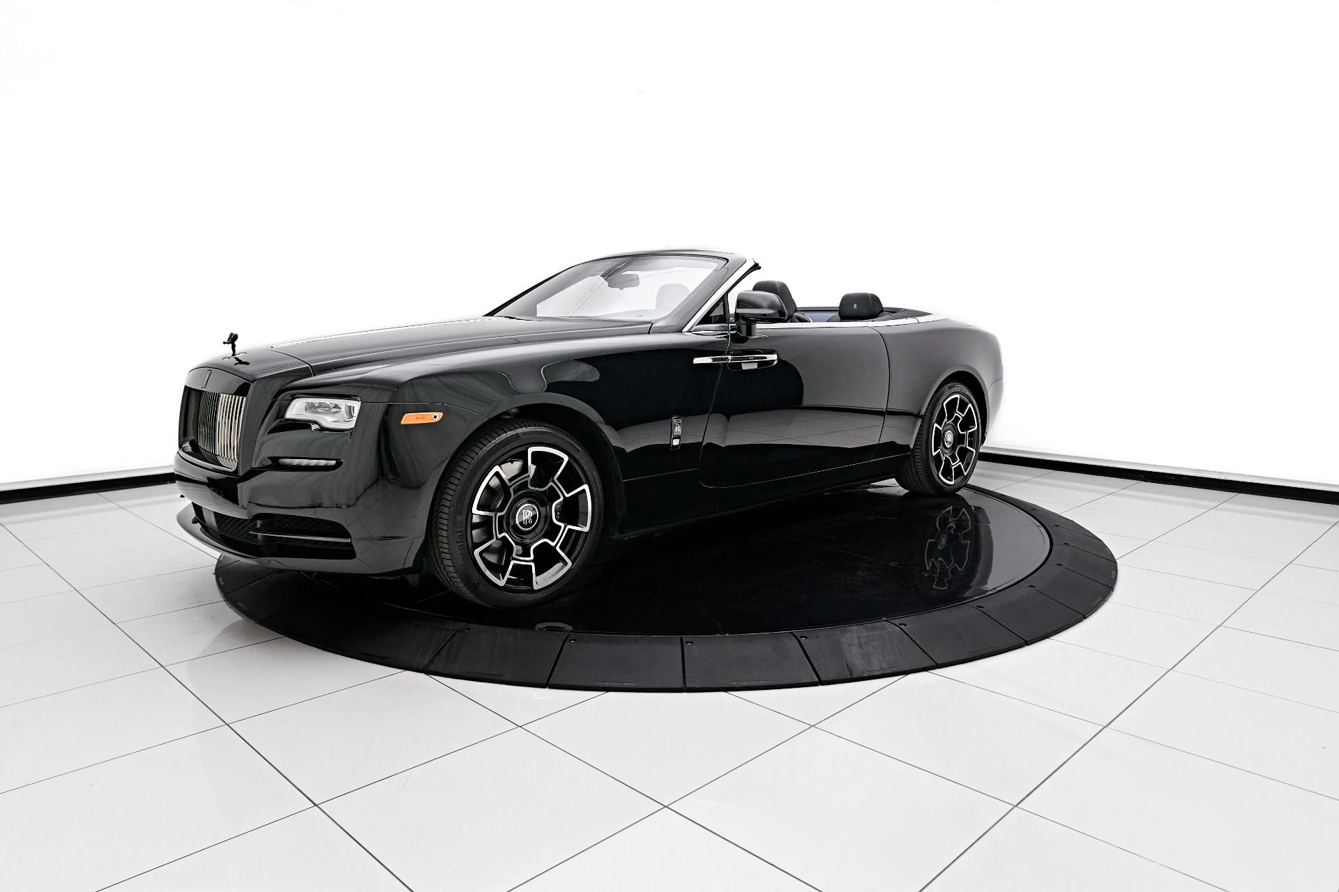 mph006_2293619558_Used_2018_Rolls_Royce_Dawn_Base_1712097655_78da1747b3