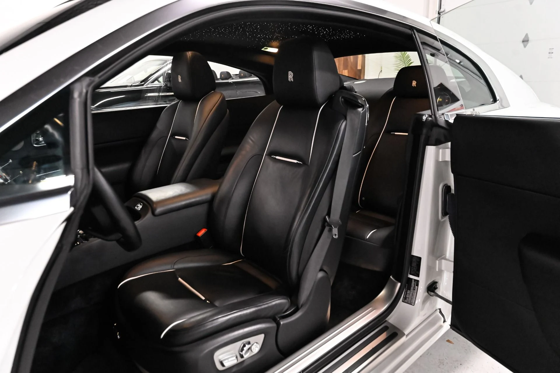 mph006_2298413714_Used_2017_Rolls_Royce_Wraith_1793129831_8b1ef50e02