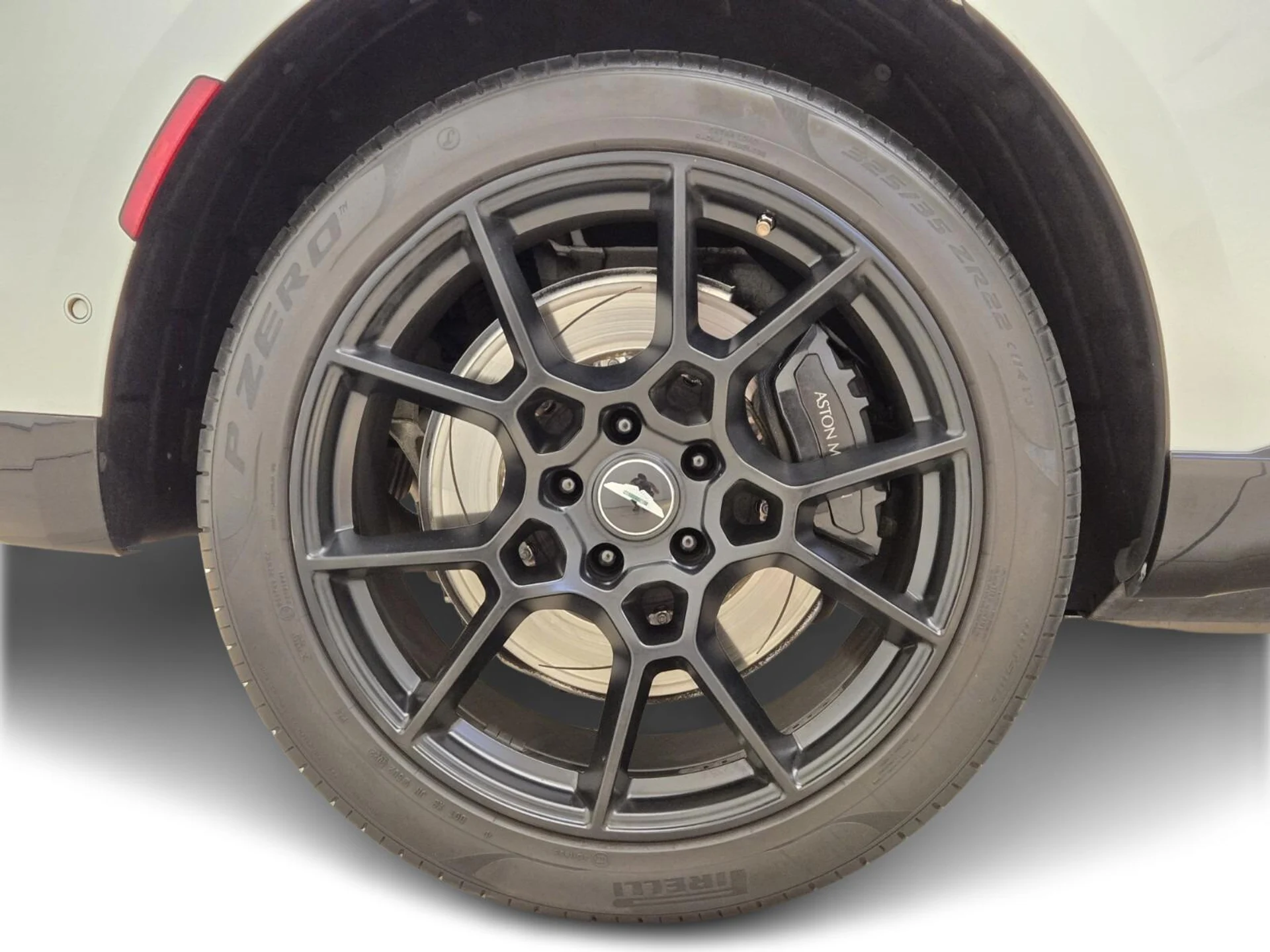 mph006_2299069185_Used_2021_Aston_Martin_DBX_1753164304_9d6068bfa3