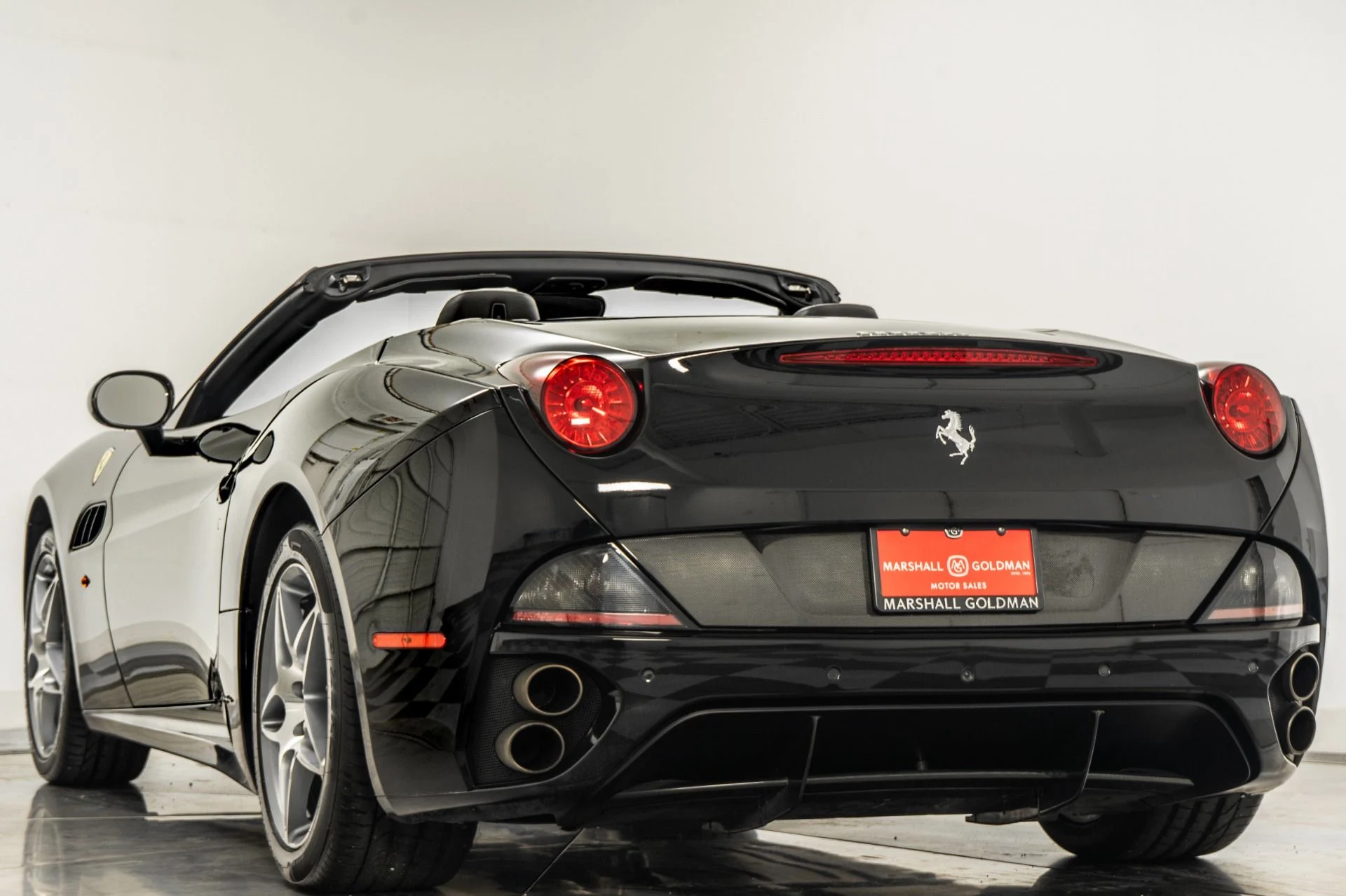 mph006_2302260399_Used_2011_Ferrari_California_1760563898_2486b4cc2a