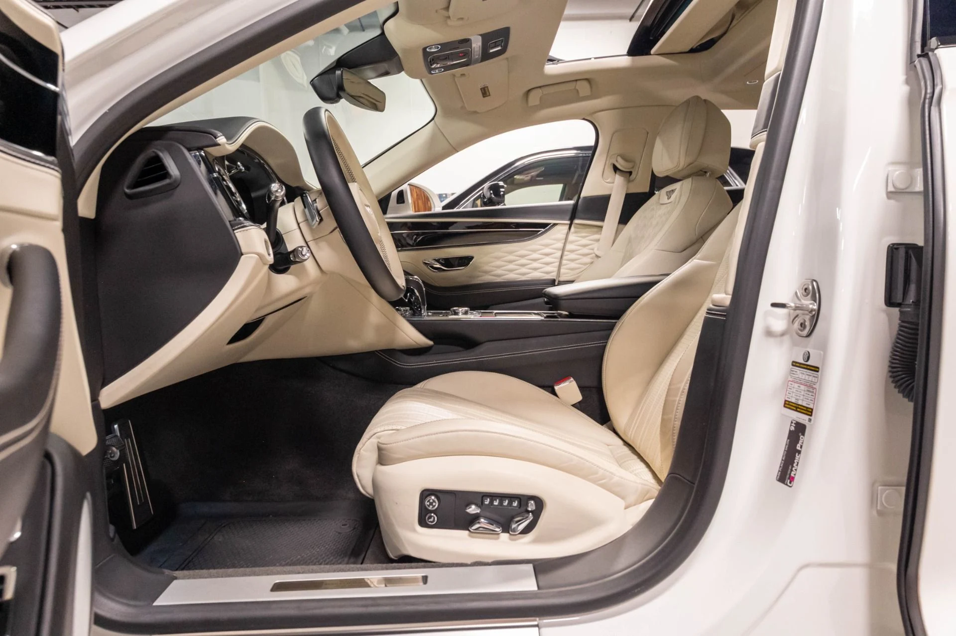 mph006_2306536993_Used_2021_Bentley_Flying_Spur_W12_1785773976_2f3867454b