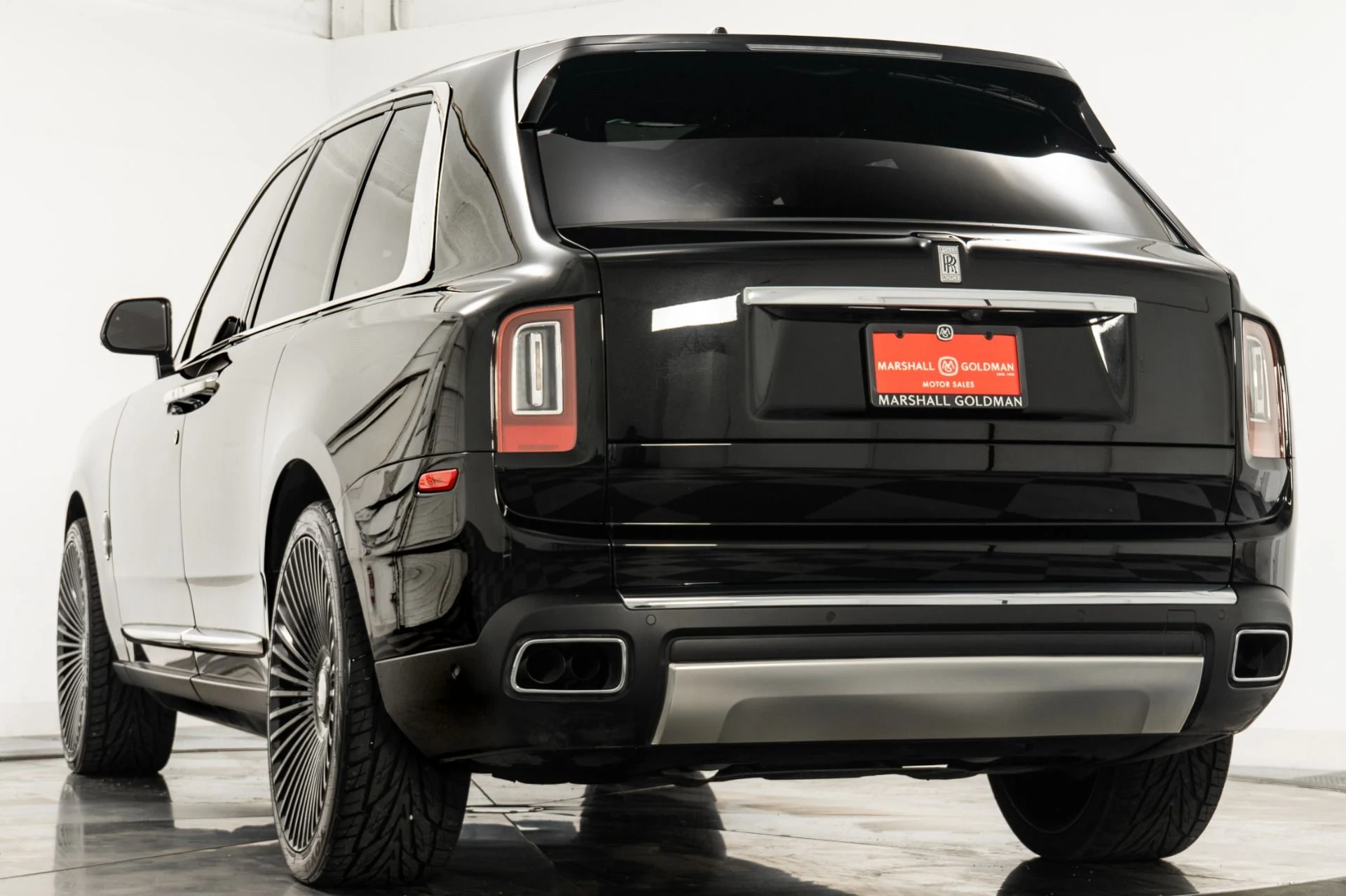 mph006_2307379365_Used_2022_Rolls_Royce_Cullinan_1760976339_727afbe6e8