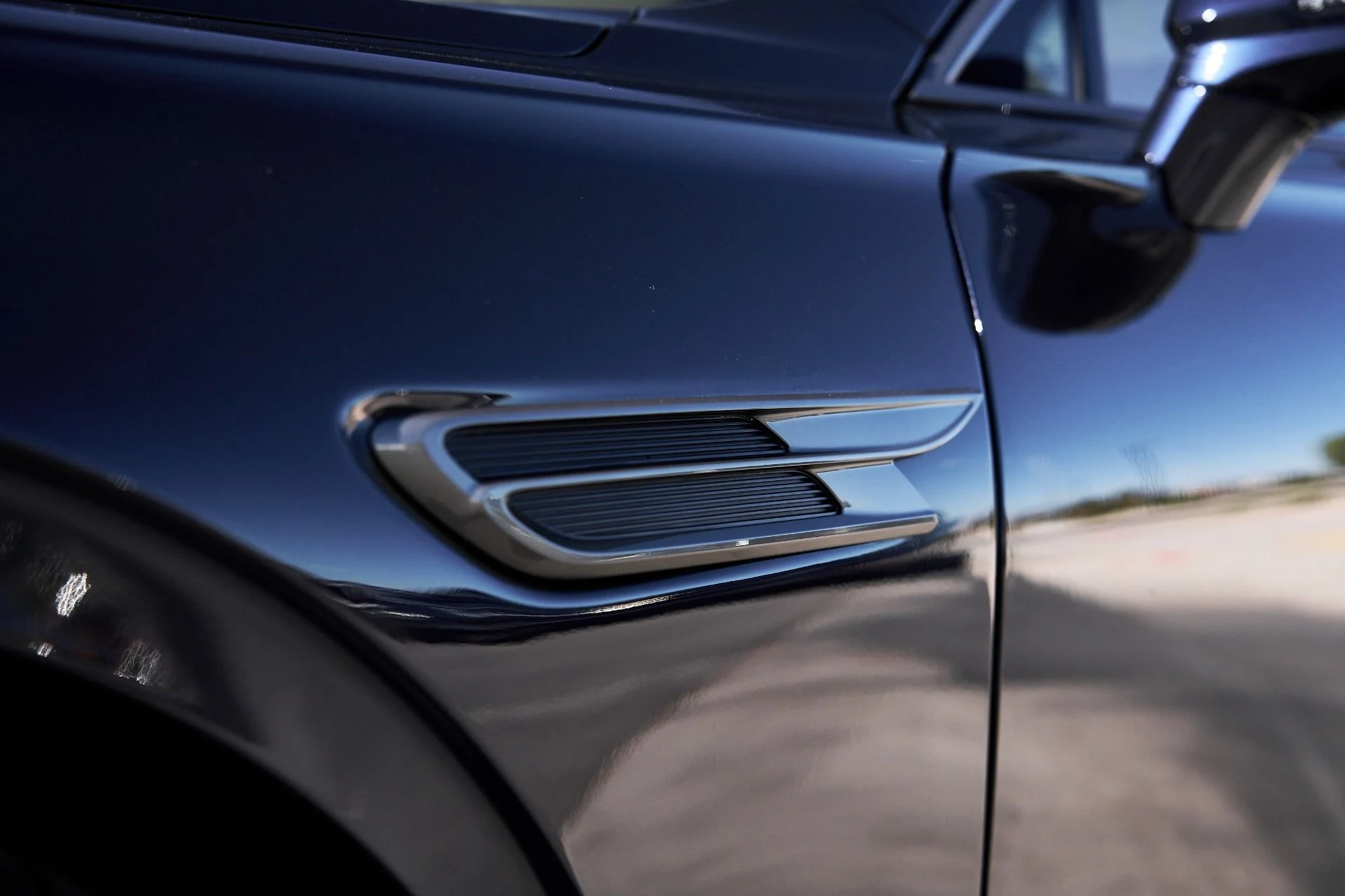 mph006_231042247_Used_2024_Bentley_Flying_Spur_Mulliner_W12_1760650595_8a86a77203