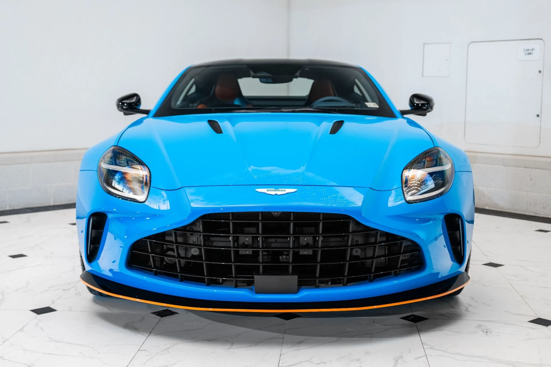 mph006_2311922457_New_2025_Aston_Martin_Vantage_Coupe_1737041109_99de21b777