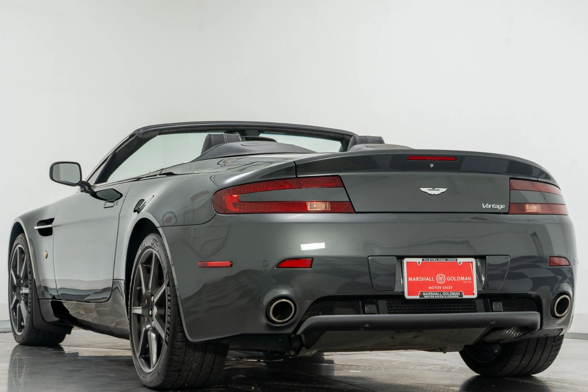 mph006_2314722070_Used_2008_Aston_Martin_V8_Vantage_Roadster_1756322519_95dfe93e7a