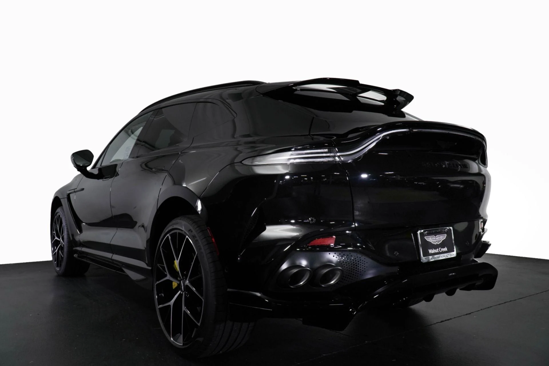 mph006_2323252112_New_2026_Aston_Martin_DBX_707_1765560873_b83b917058