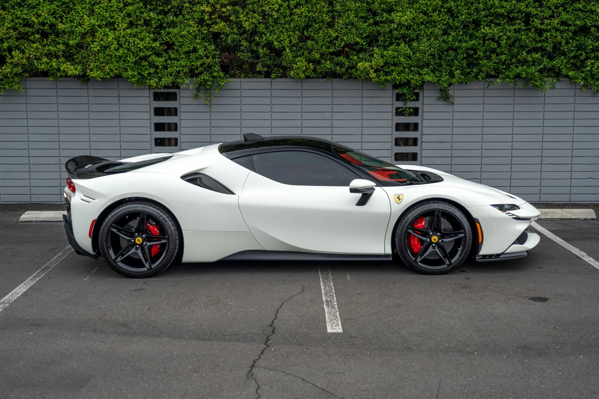 mph006_2338998971_Used_2022_Ferrari_SF_90_Stradale_1759959482_9f73c6c9c5