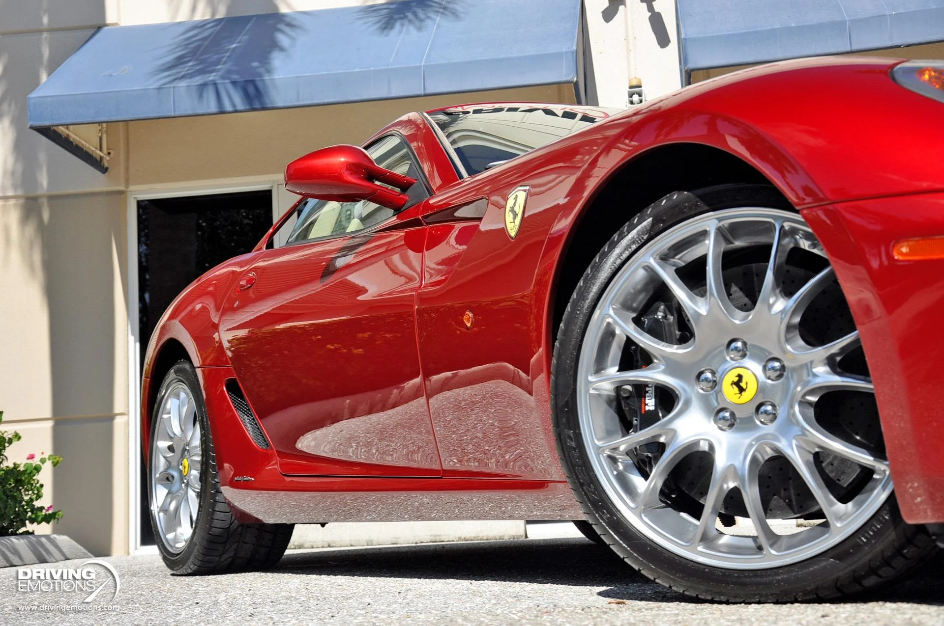 mph006_2340367761_867_p7_l_525d76c068