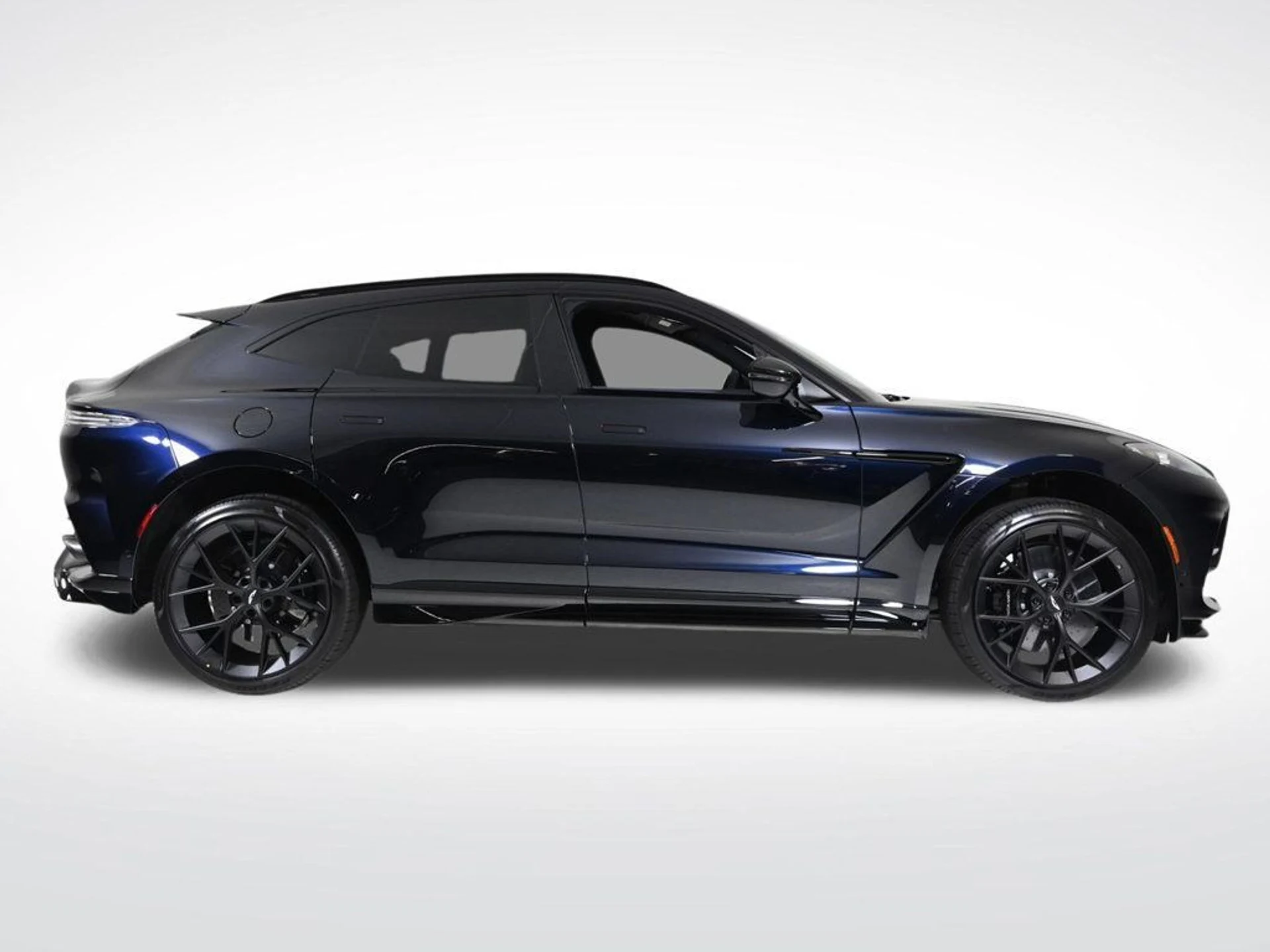 mph006_2341695006_new_2025_aston_martin_dbx_707awd_11350_22933644_6_1024_f64883376d