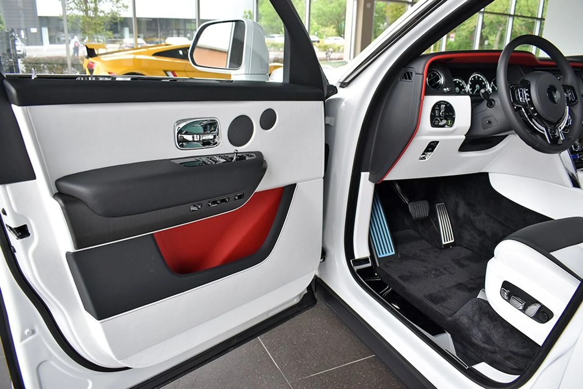 mph006_2343962568_Used_2020_Rolls_Royce_Cullinan_1766510168_52880316ad