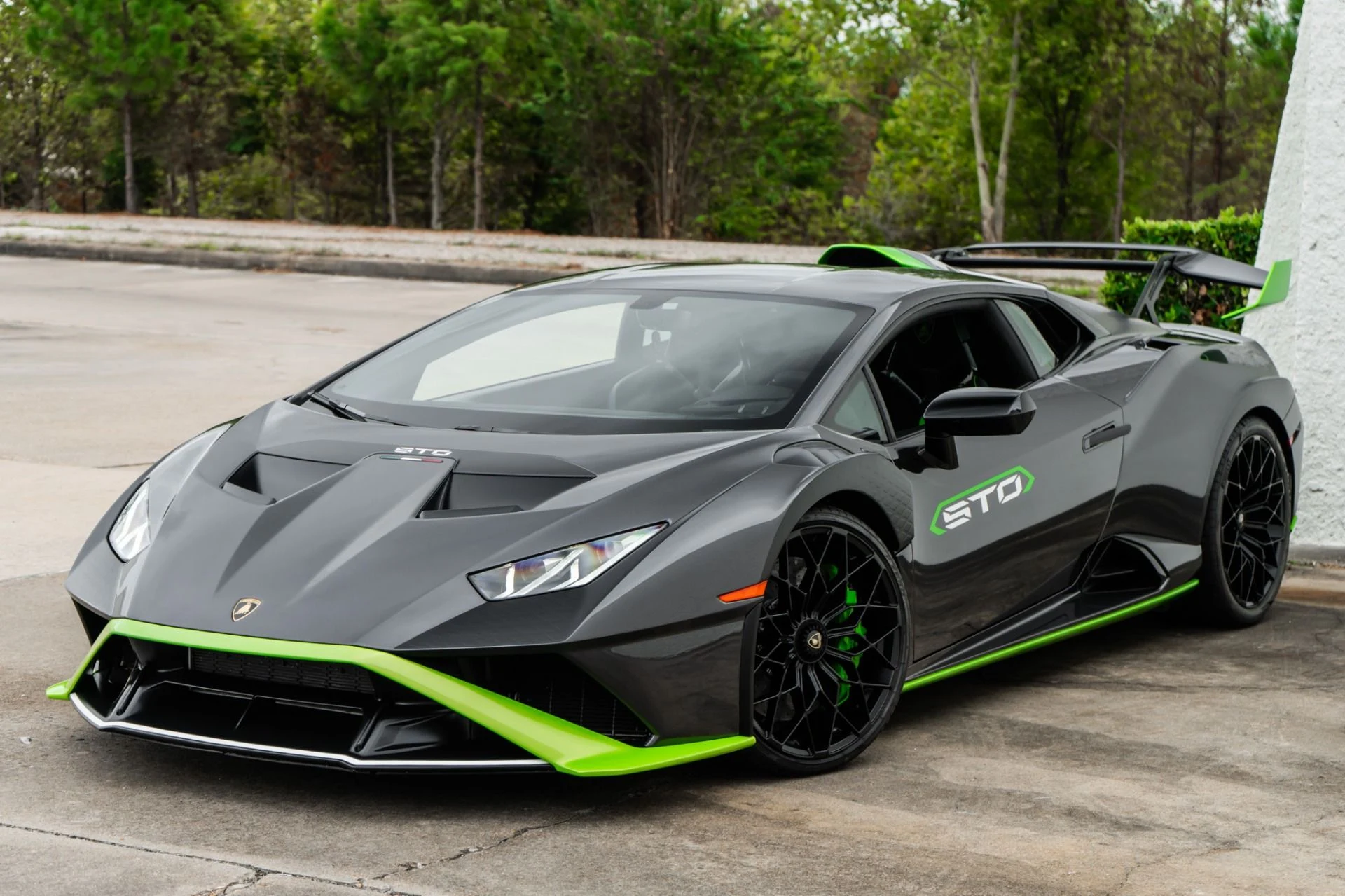 mph006_2354368022_Used_2021_Lamborghini_Huracan_STO_1791840697_82d41fdf45