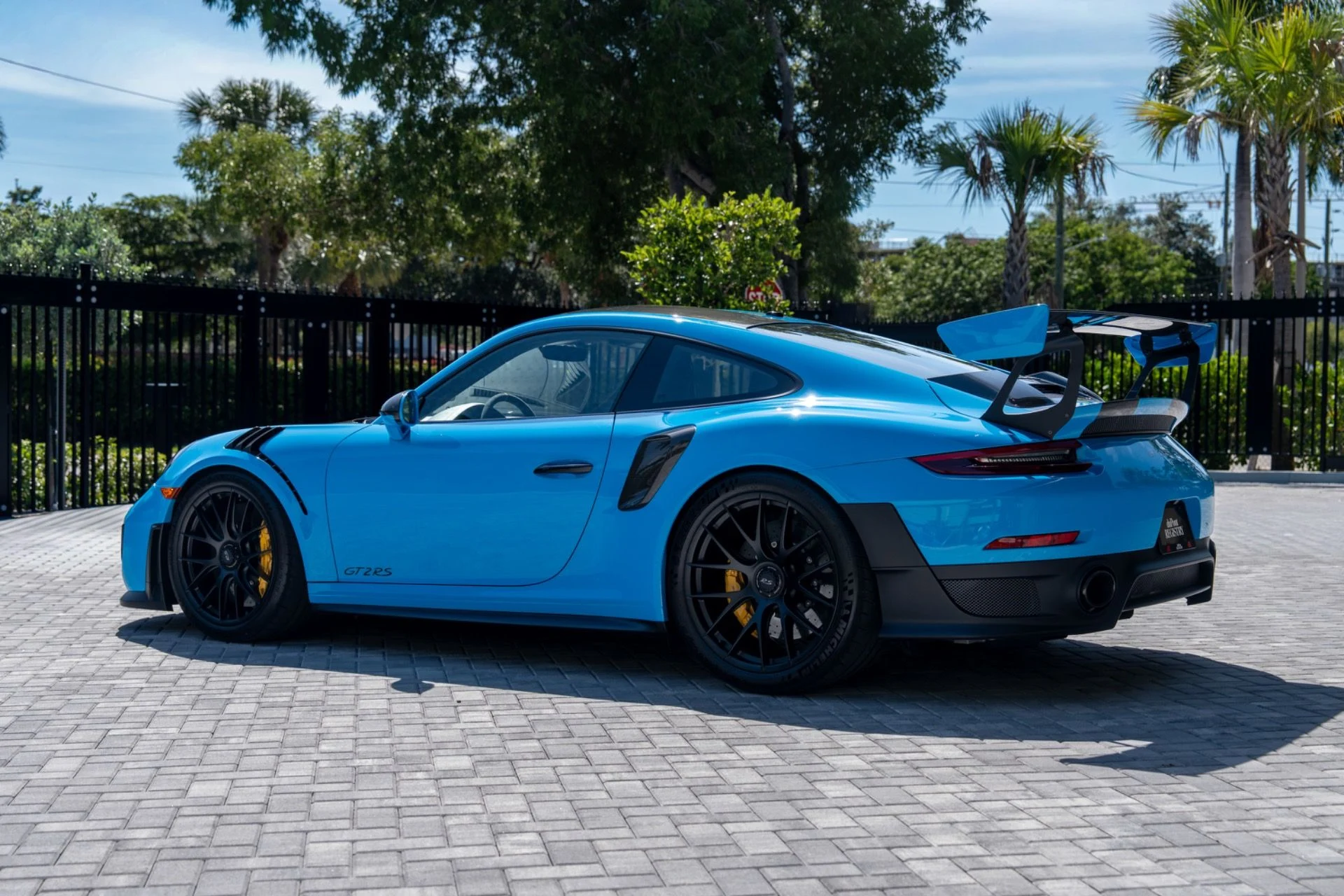 mph006_2355543153_Used_2018_Porsche_911_GT_2_RS_1791309725_22a8b67528