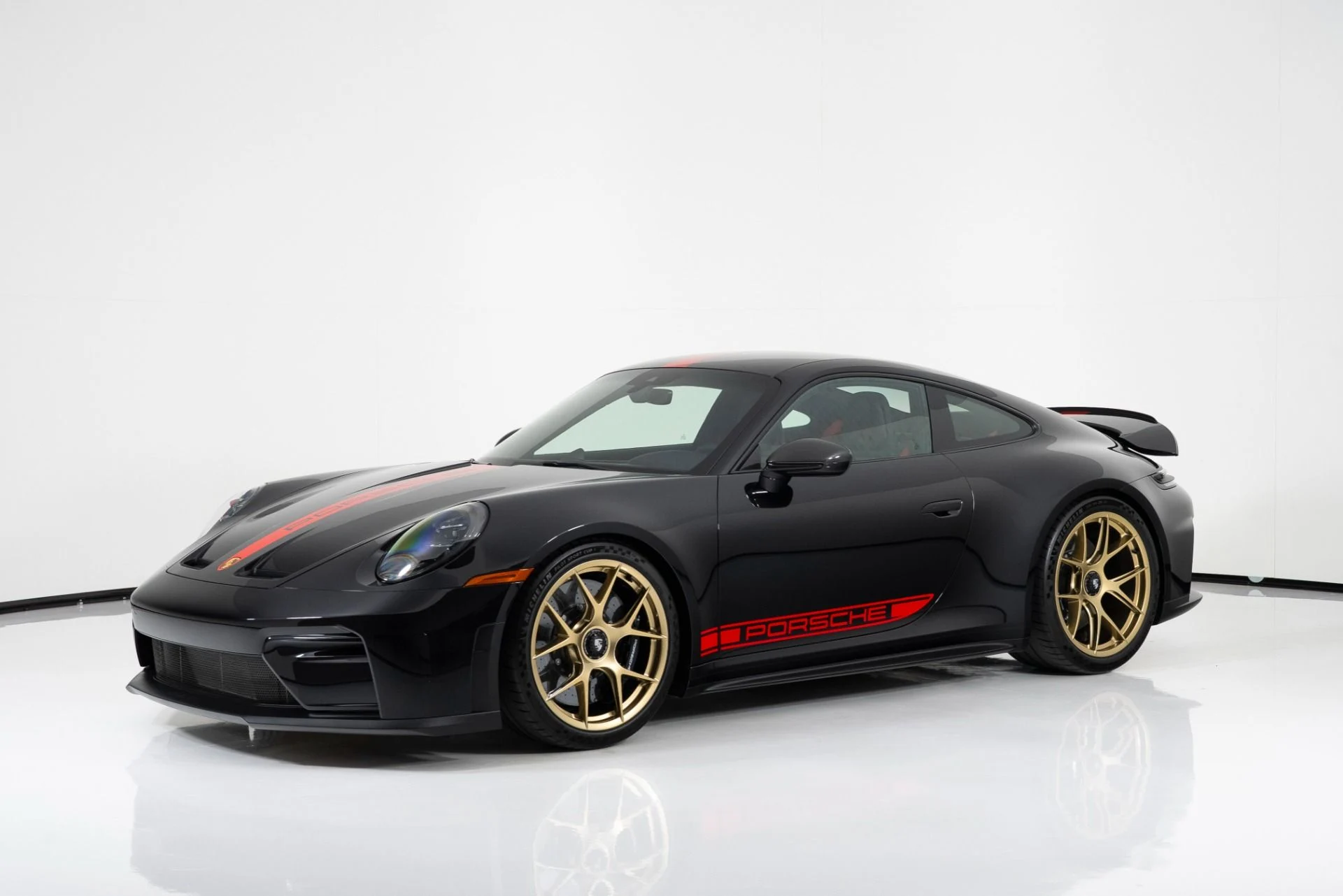 mph006_2358628439_Used_2025_Porsche_911_GT_3_Touring_1756254229_2083f5c1f3