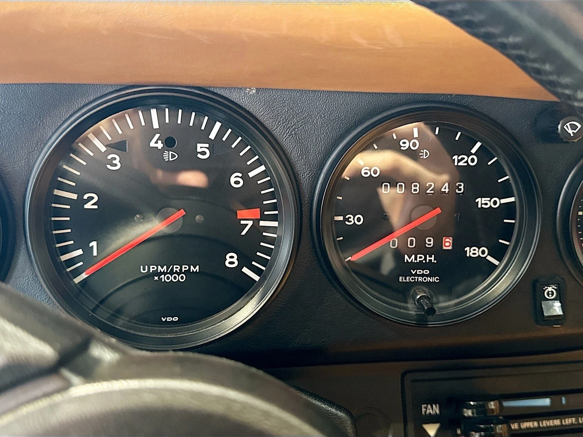 mph006_2362121895_15da2f1a48db0720b16e1e79ba6bd775x_7564c505d4